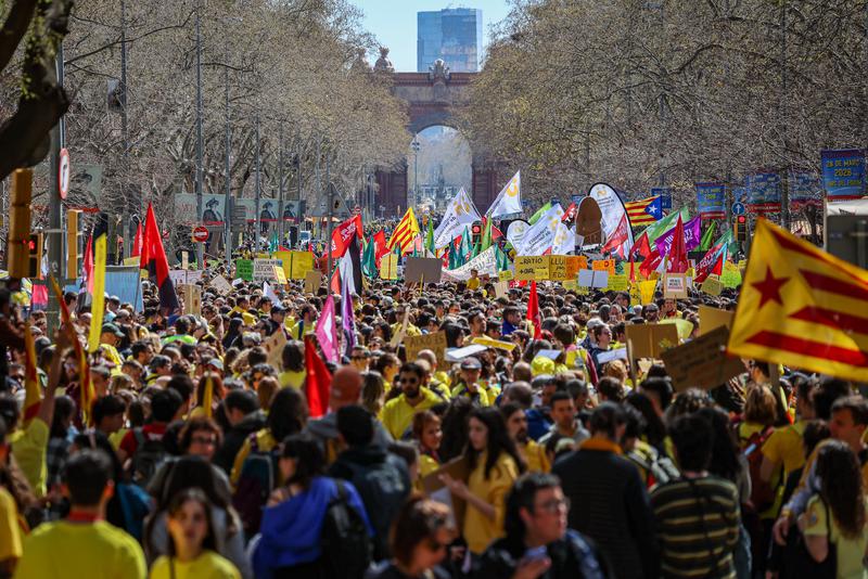 Teachers at the protest on Passeig de Sant Joan in Barcelona