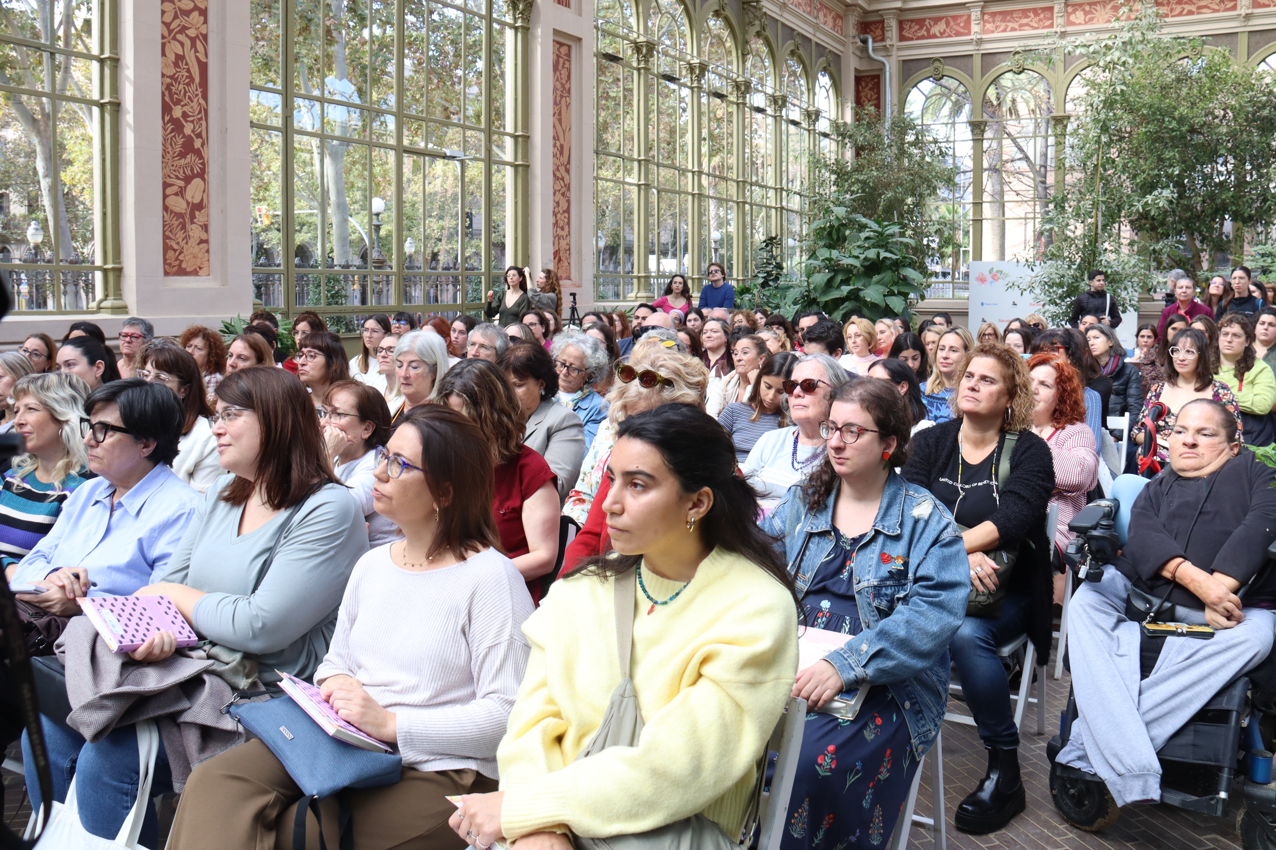 Some 150 people attended Jane Austen reading party at Barcelona's Parc de la Ciutadella