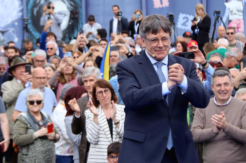 Carles Puigdemont campaigning in Elna, France, on April 6
