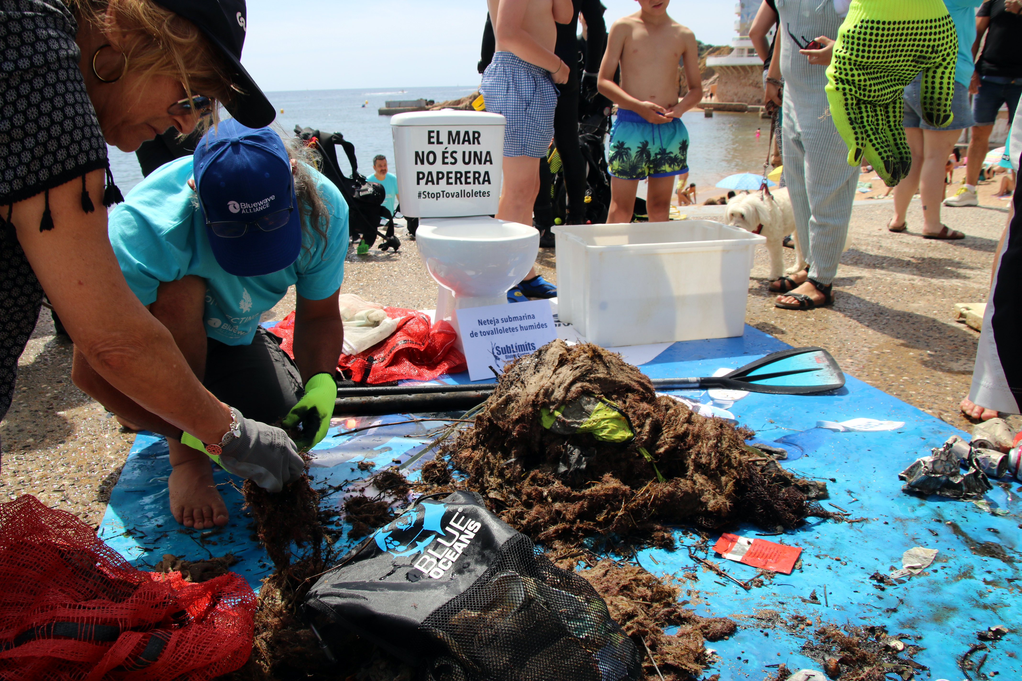 Piles of dirt and a trash can with the message 'The sea is not a trash can'