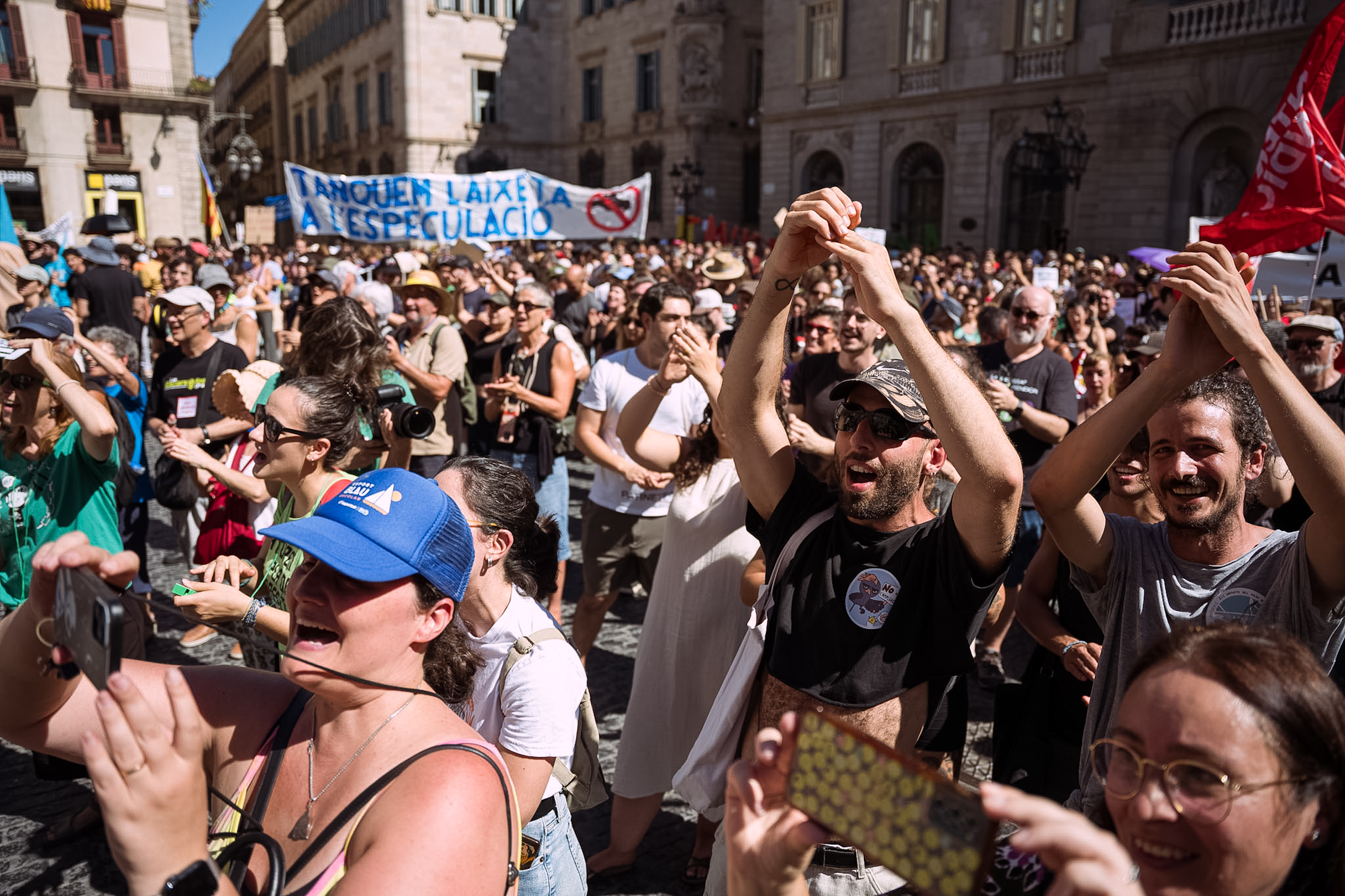 Protest against the airport expansion, Plaça Sant Jaume