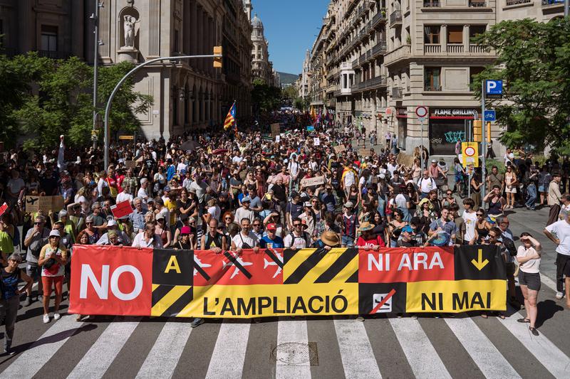 The head of the demonstration against the expansion of Barcelona airport