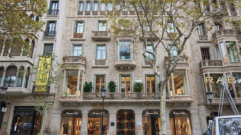 Massimo Dutti storefront in Barcelona