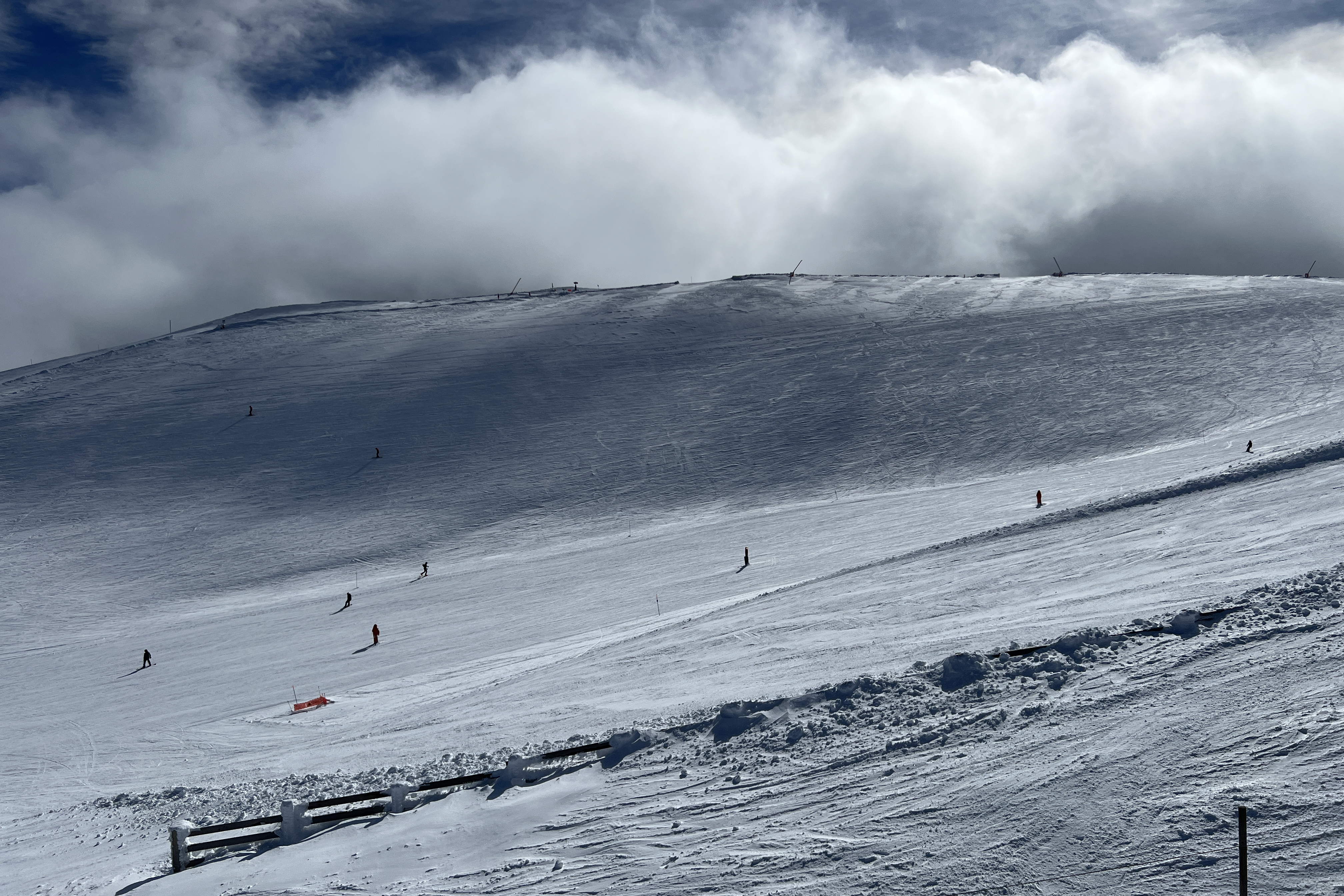 A snow-covered landscape at Tosa d’Alp, with skiers descending a slope at La Molina resort (Cerdanya)
