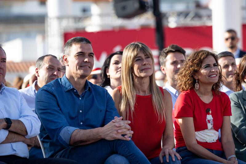 Spanish PM Pedro Sánchez sits by his wife, Begoña Gómez, during a Socialist campaign event on July 4, 2024