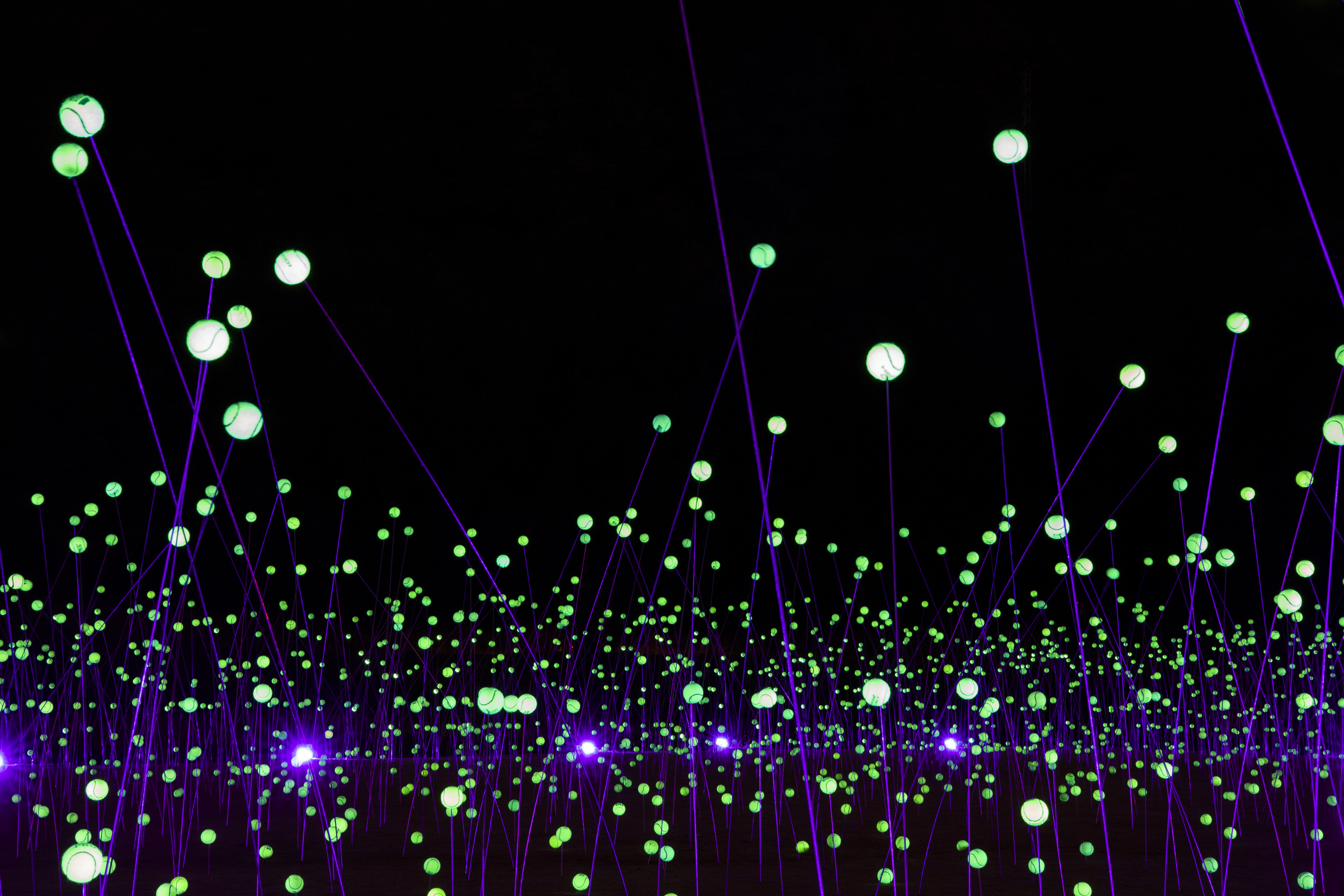 The projection 'Bulla' by Lola Solanilla at the parque of Glòries