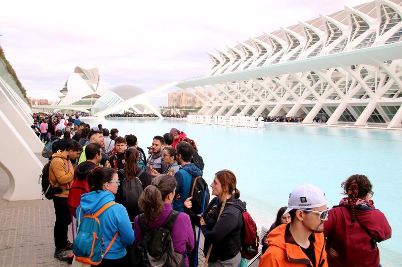 Thousands of people gather at the City of Arts and Sciences in Valencia to volunteer in the towns affected by the floods