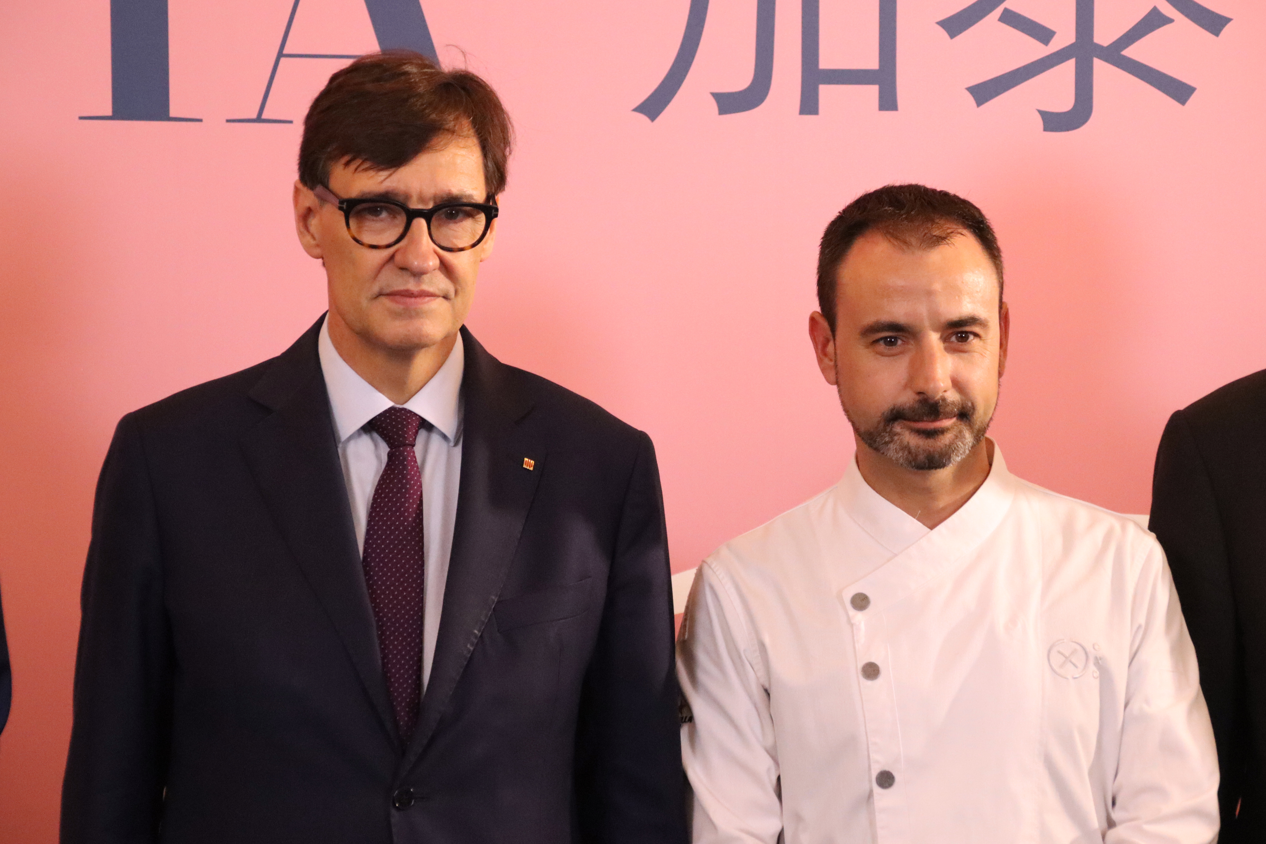 Catalan president Salvador Illa with Disfrutar chef Eduard Xatruch
