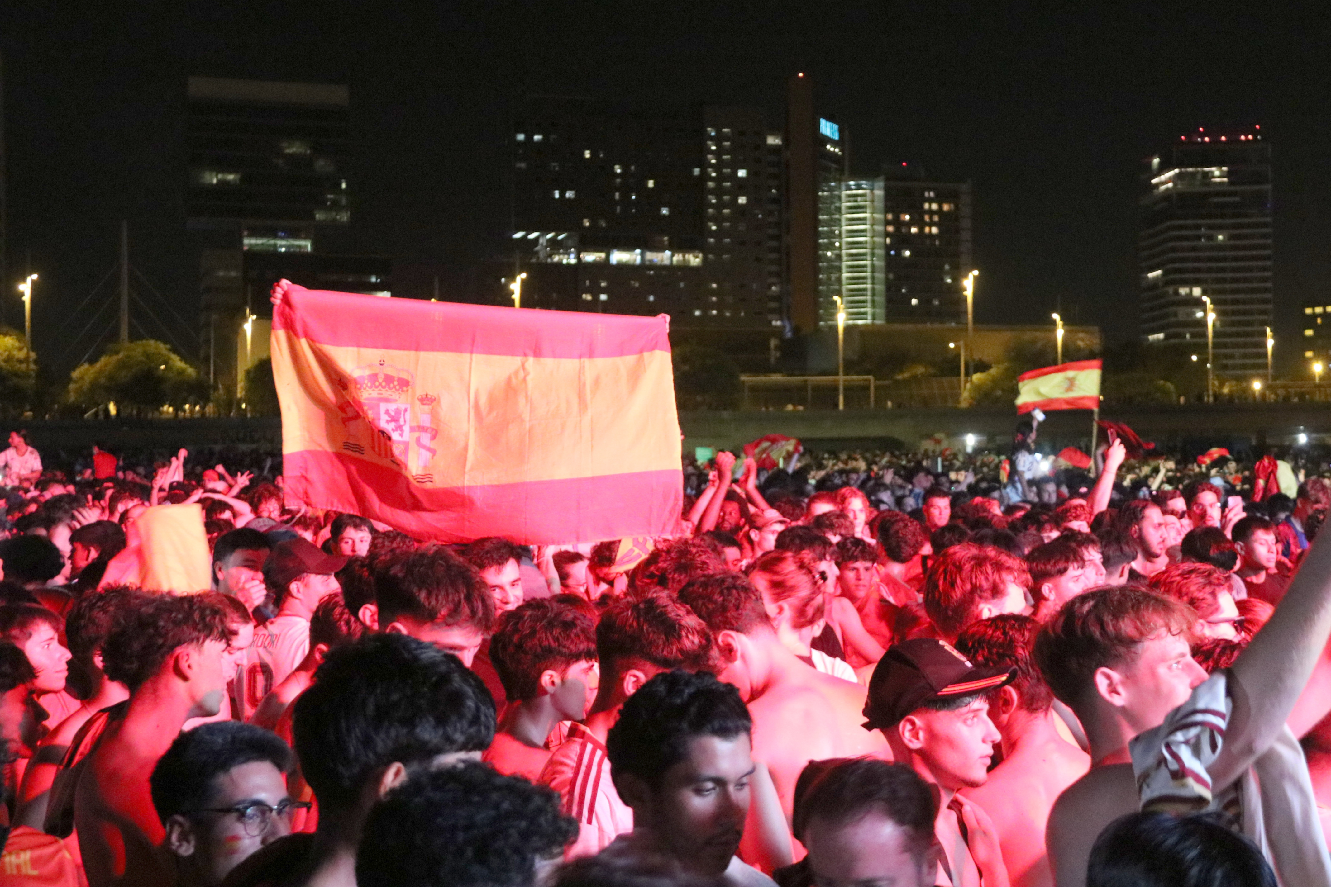 Spanish fans celebrate victory in the men's World Cup final in Barcelona