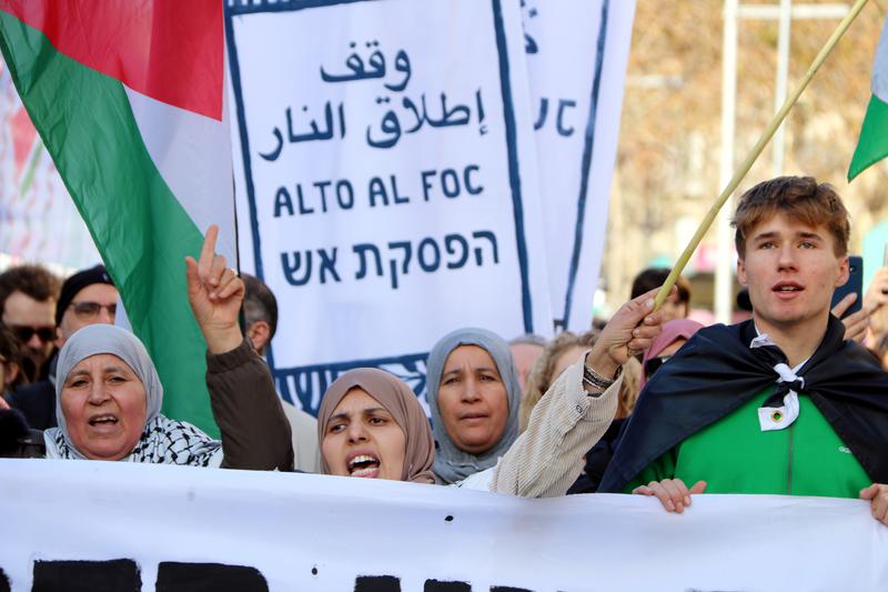 Protesters in Barcelona call for a ceasefire in Gaza