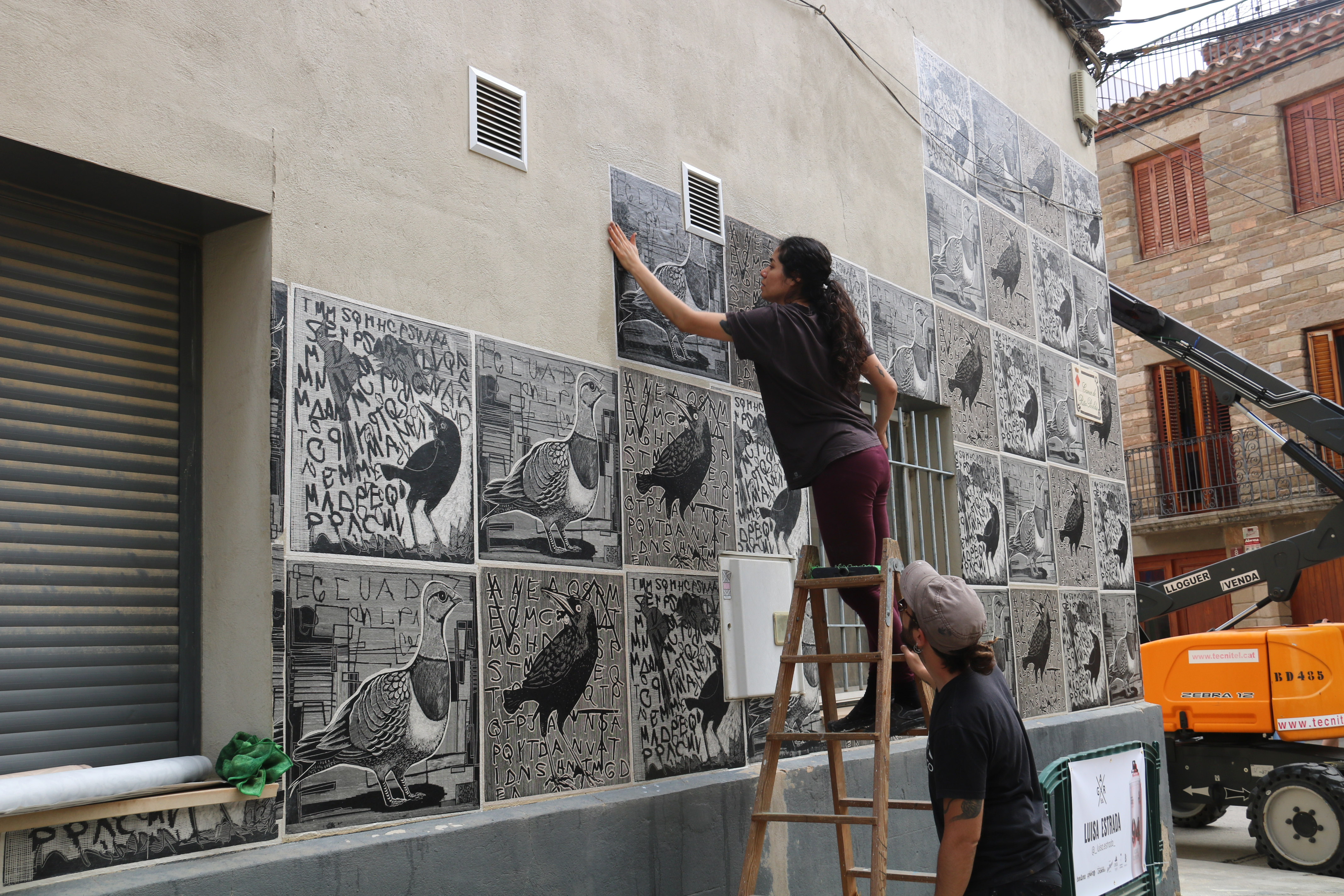 Artist Luisa Estrada creating her mural during Gargar 2025