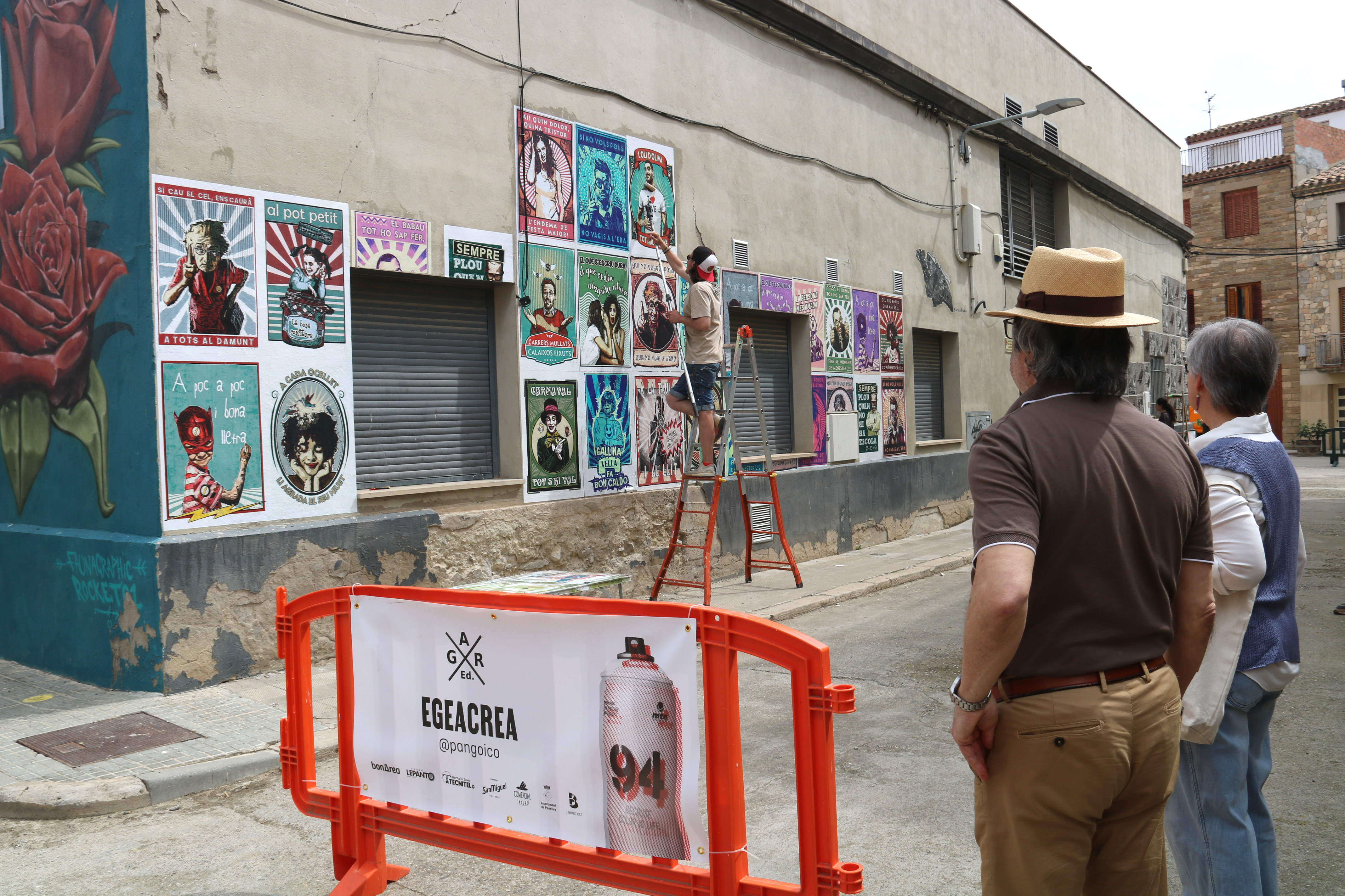 The artist Ivan Egea, from Pango i CO, creating his mural as part of the 10th Gargar de Penelles