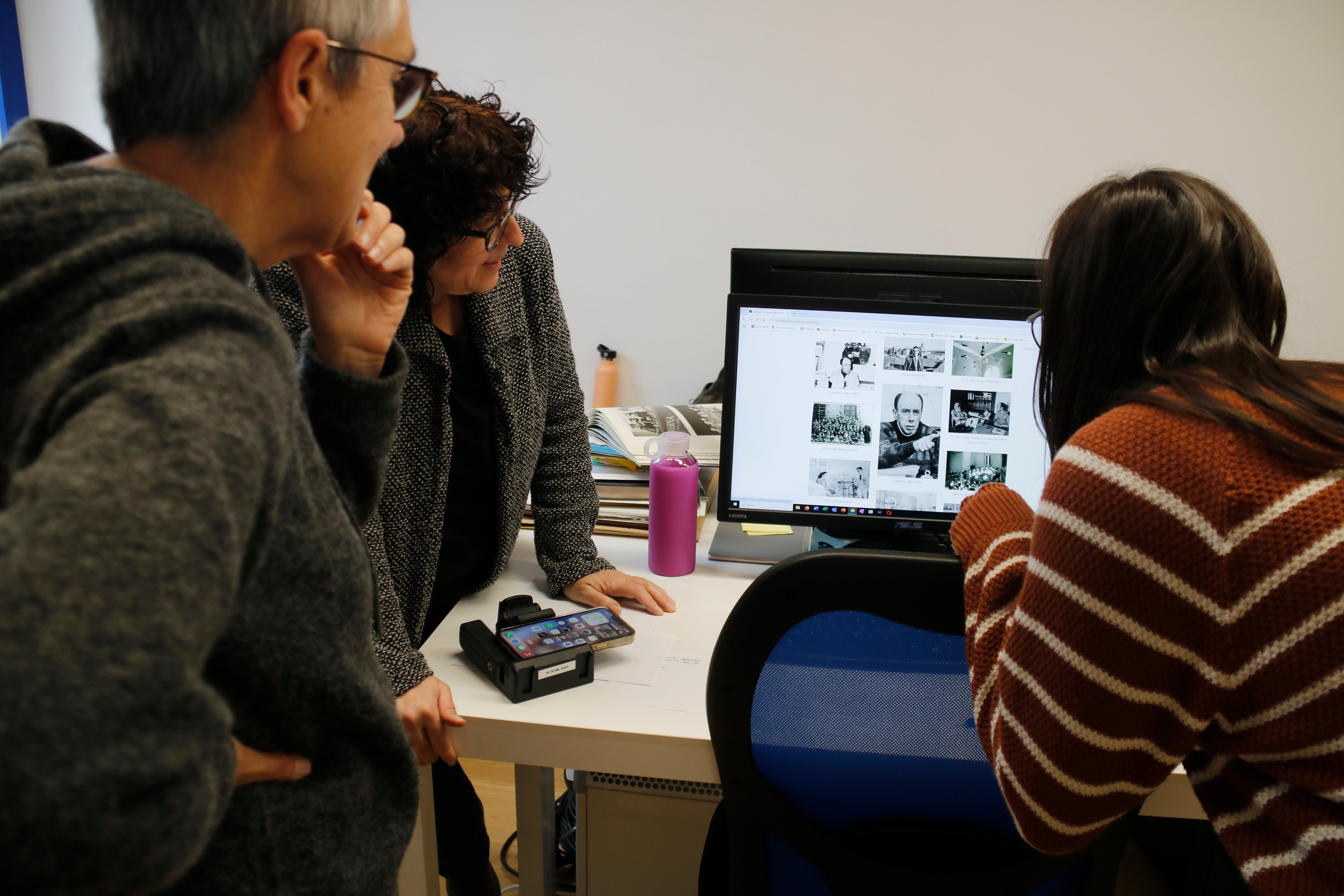 Catalan poet Miquel Martí i Pol's daughter, Mariàngels Martí, views pictures of his father's photograph archive