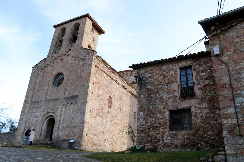 Sant jaume de Frontanyà's church and rectory where the town council wants to open a bar-restaurant 