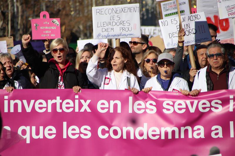 Nurses protest in Barcelona on January 13