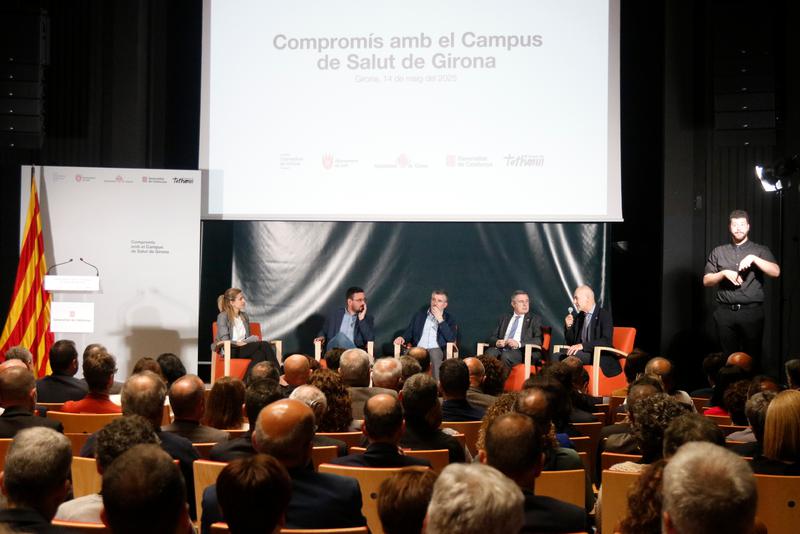 A meeting between the mayors of Girona and Salt, the dean of the University of Girona, and the president of the Girona province