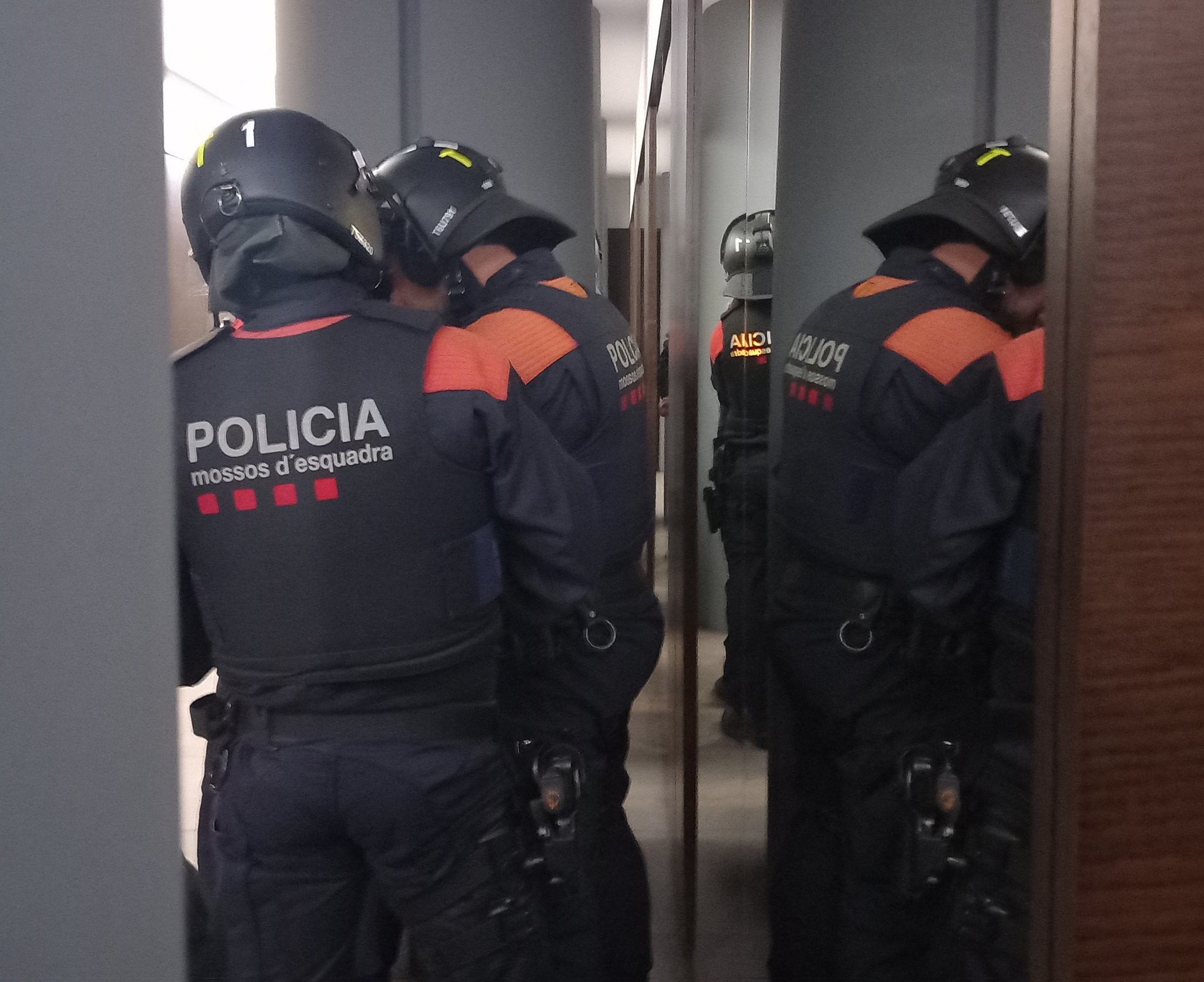 Catalan Mossos d'Esquadra police officers during a police raid against an Italian criminal group on October 17, 2023