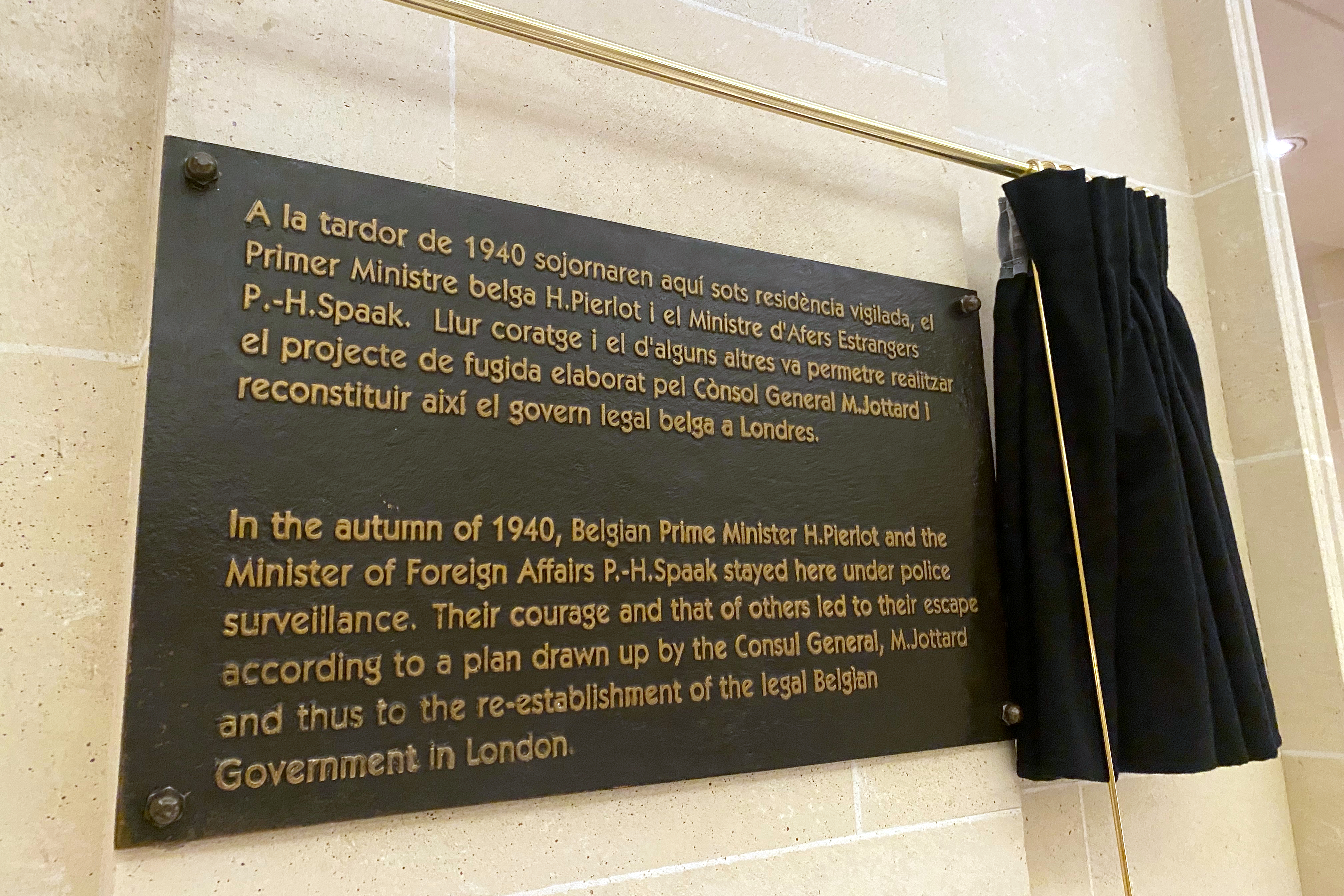 Commemorative plaque installed in Barcelona's Majestic Hotel remembering the flight from the Catalan city of Belgian PM Pierlot and the minister of foreign affairs Spaak in 1940