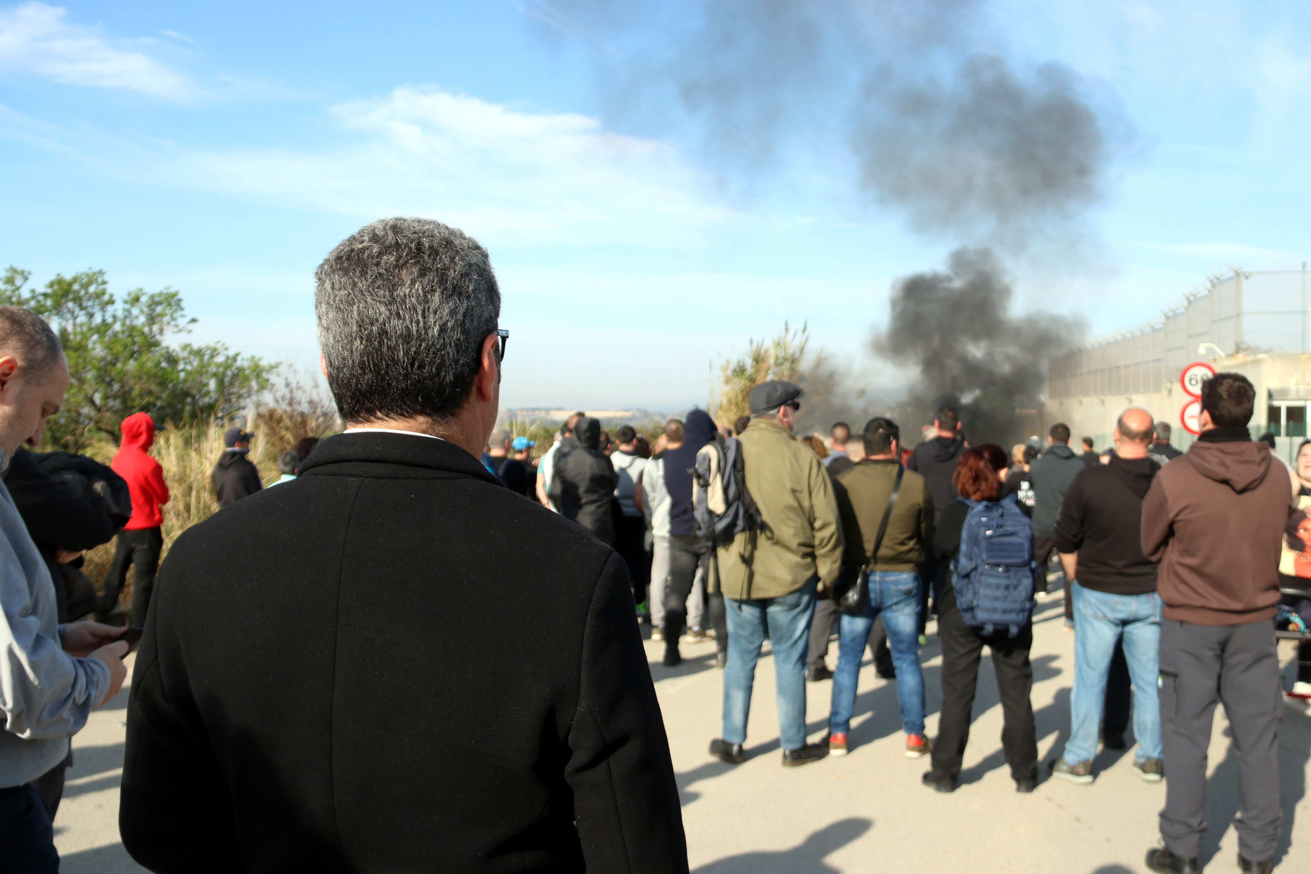 Quatre Camins prison director addresses demonstrators