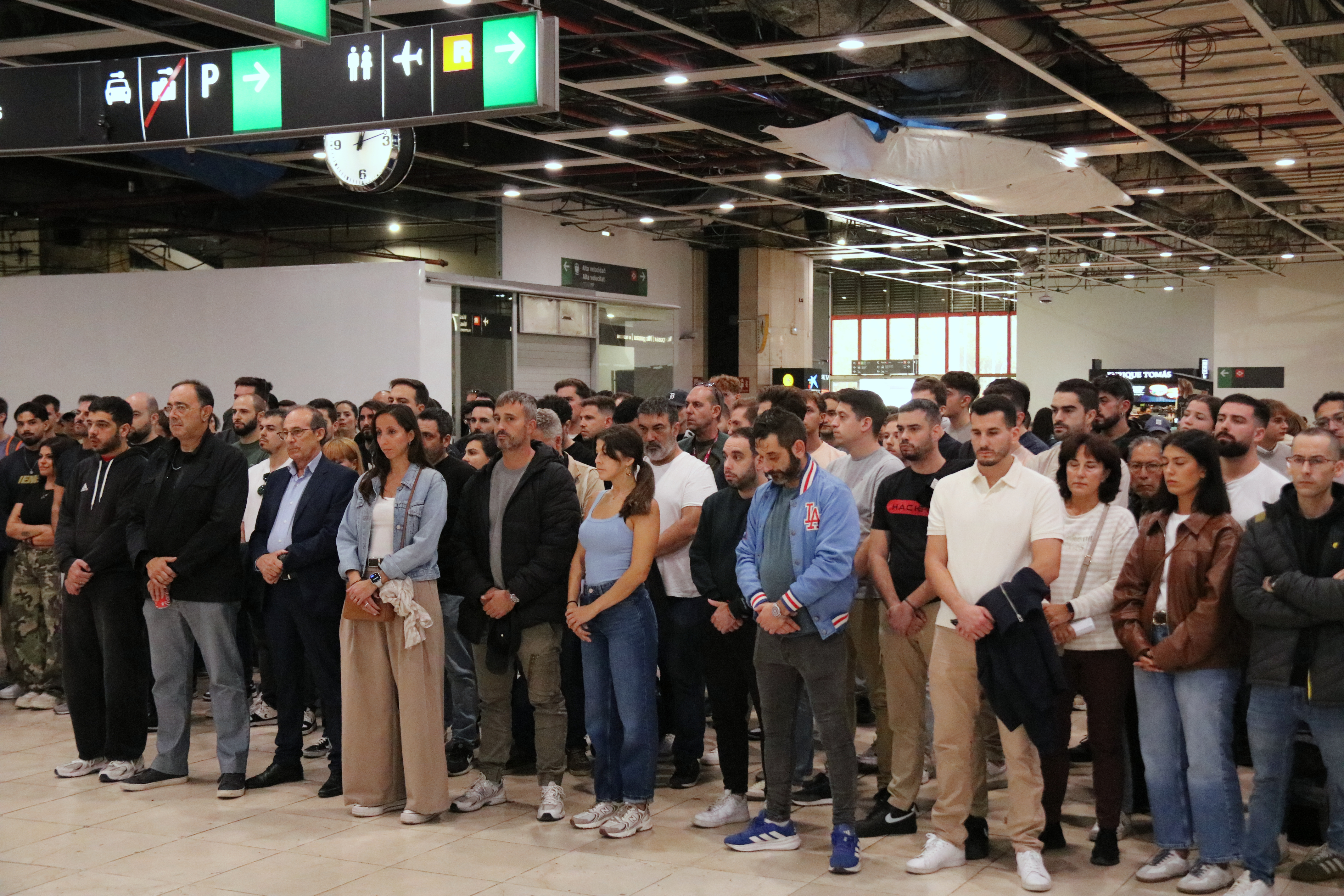 Catalan Parliament and railway workers pay tribute to victims of Toledo ...