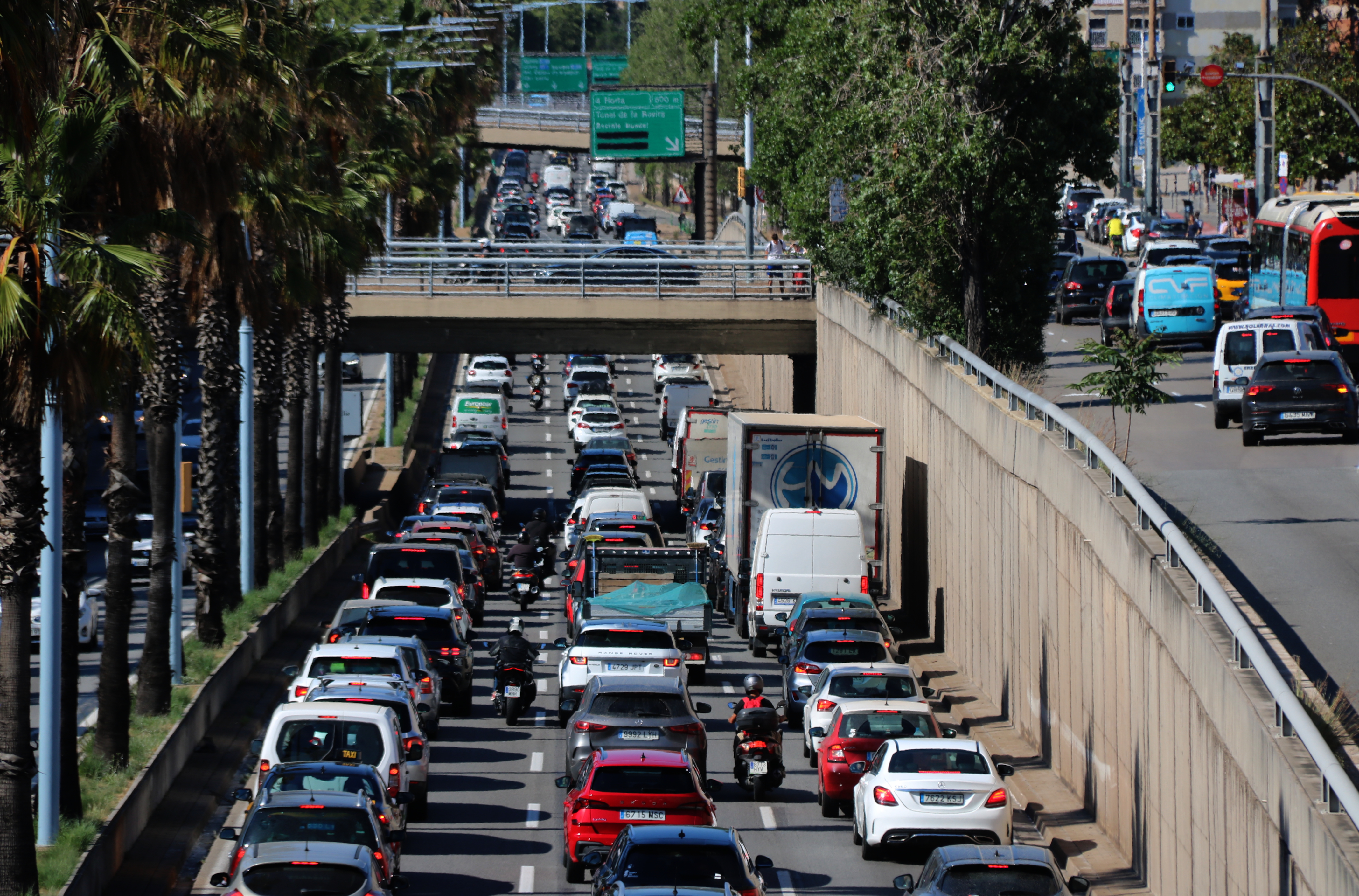 Thousands of vehicles leave Barcelona during Sant Joan 2024
