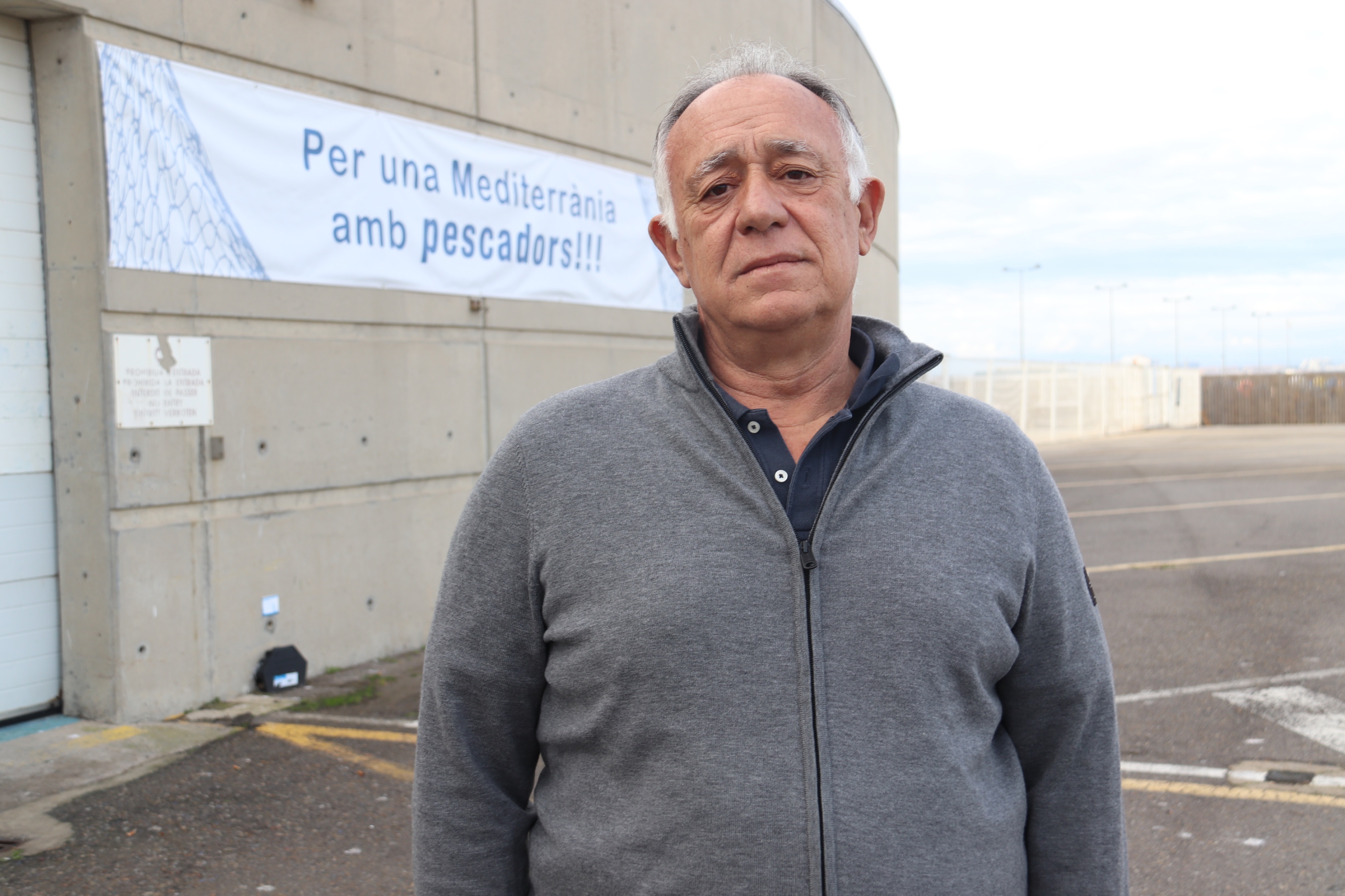Antoni Abad, president of the Catalan Federation of Fishers' Guilds, in front of a banner advocating for the future of Mediterranean fishing