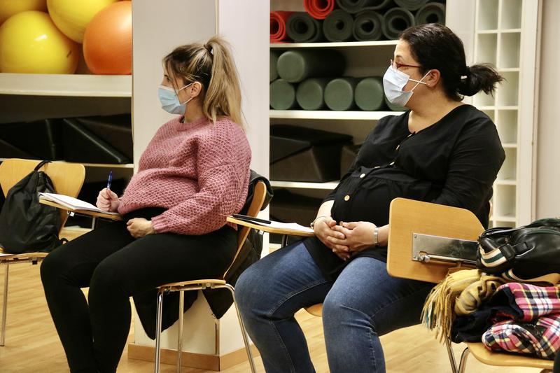 Two expectant mothers at an antenatal class in the CAP Rambla health center in Terrassa