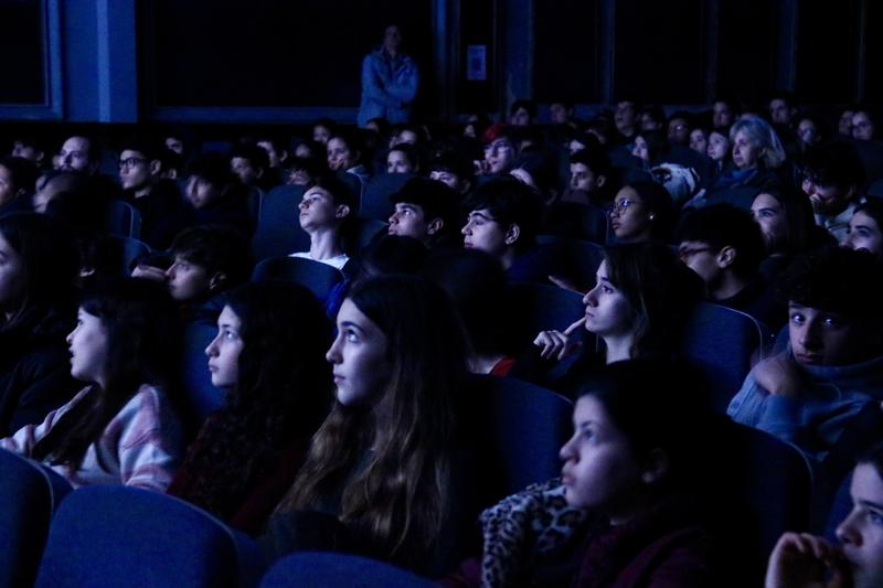 Alumnes de secundària en la primera sessió de la quarta edició del Sex Education Film Festival al Cinema Catalunya de Terrassa.