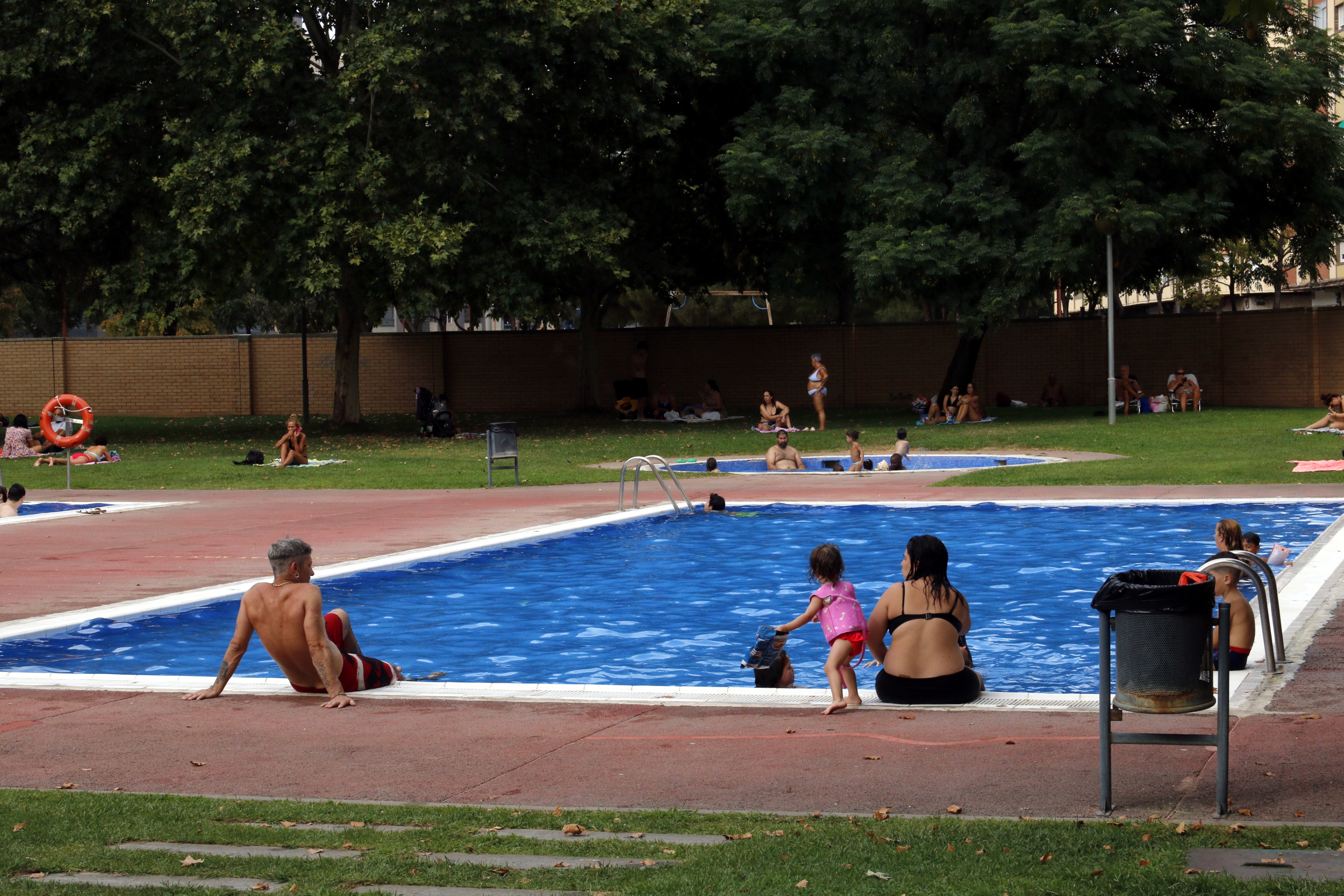 Swimmers at the Cappont municipal pools in Lleida.