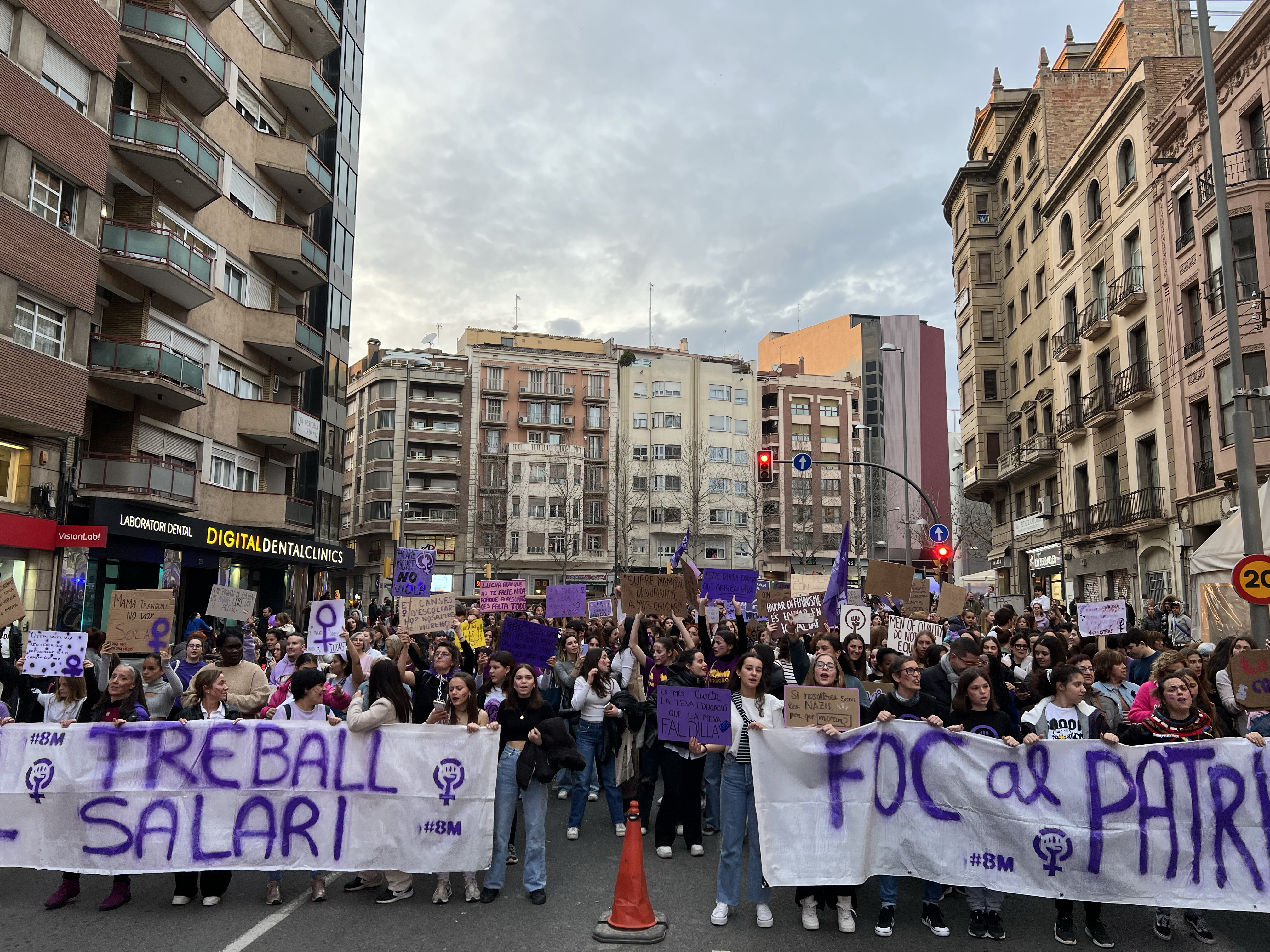 The front of the feminist demonstration in Lleida