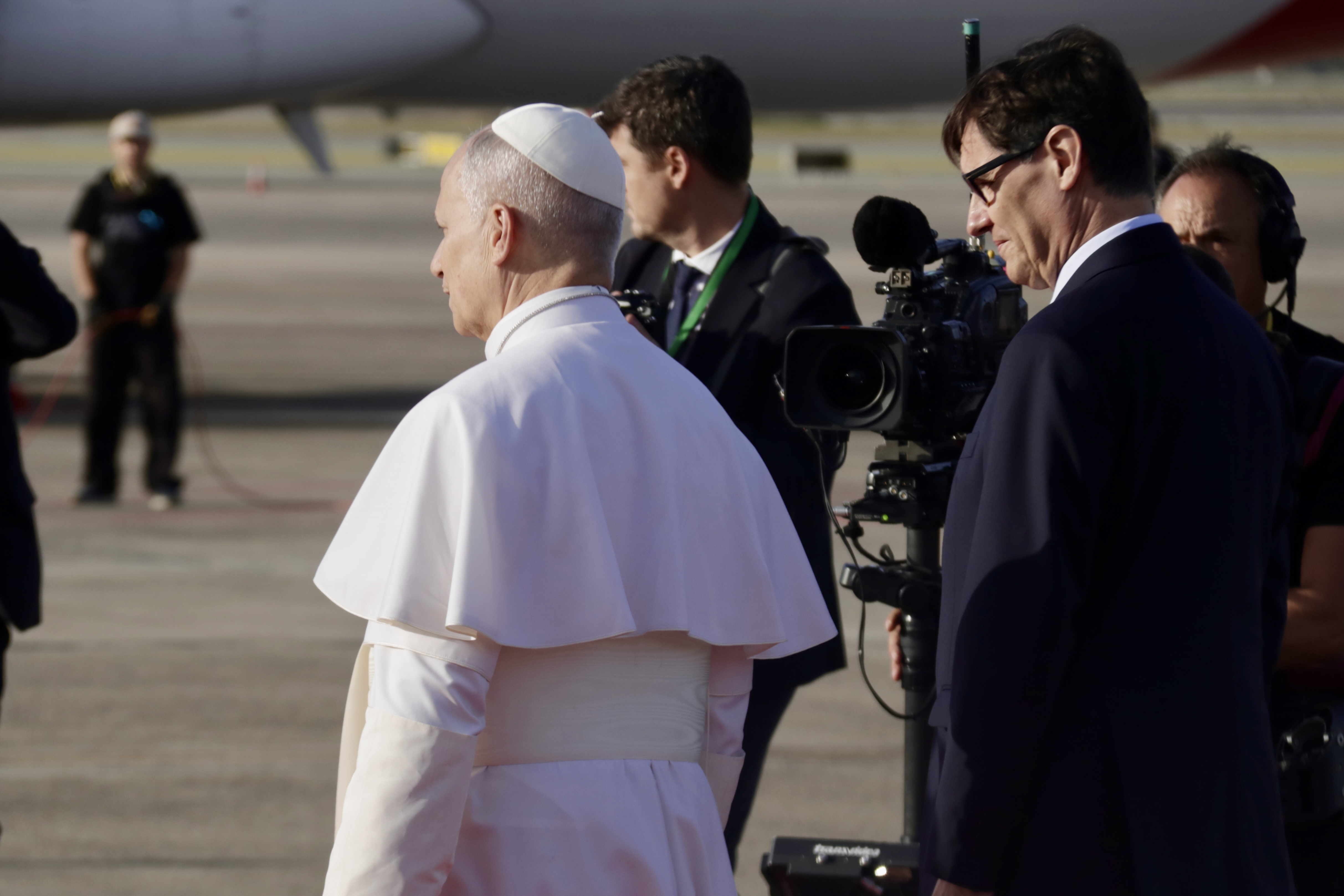 Catalan President Salvador Illa accompanies the Pope on the tarmac