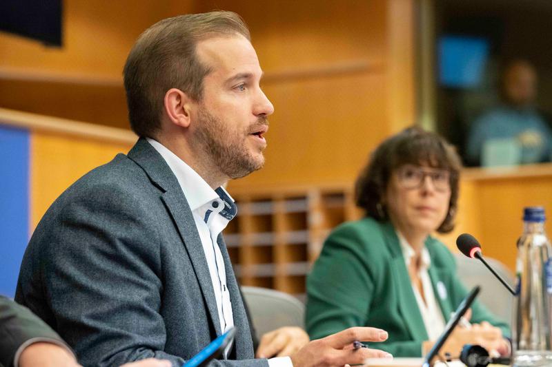 Jeroen Lenaers, the head of the EU committee on Pegasus and Esquerra MEP Diana Riba during the chamber's debate on the use of spyware in Spain