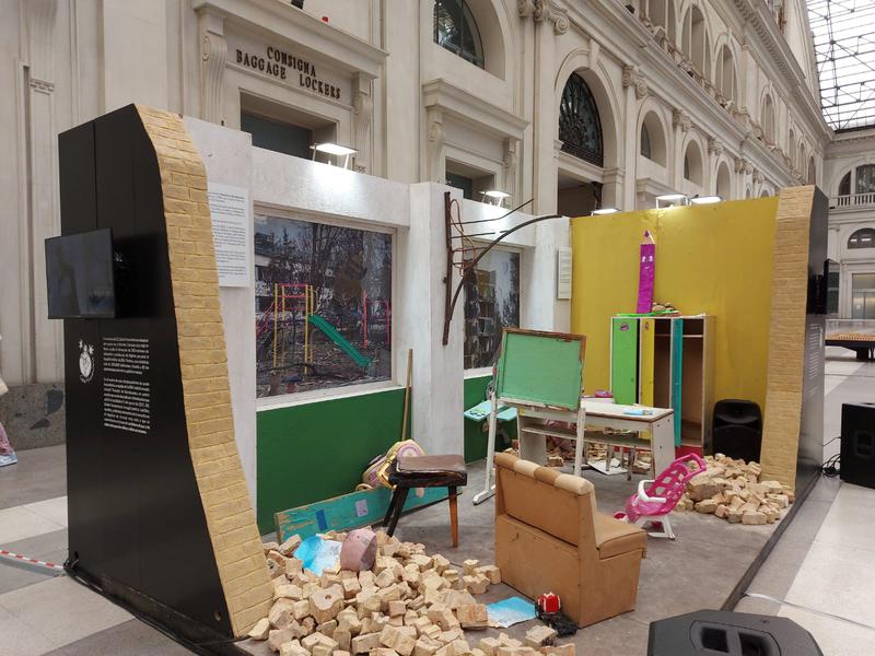 The 'Piedra a piedra' exhibition at Barcelona's Estació de França train station