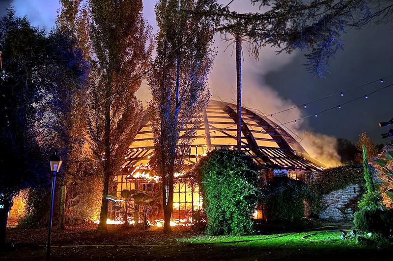 The wooden dome of the Mas Marroch restaurant burning