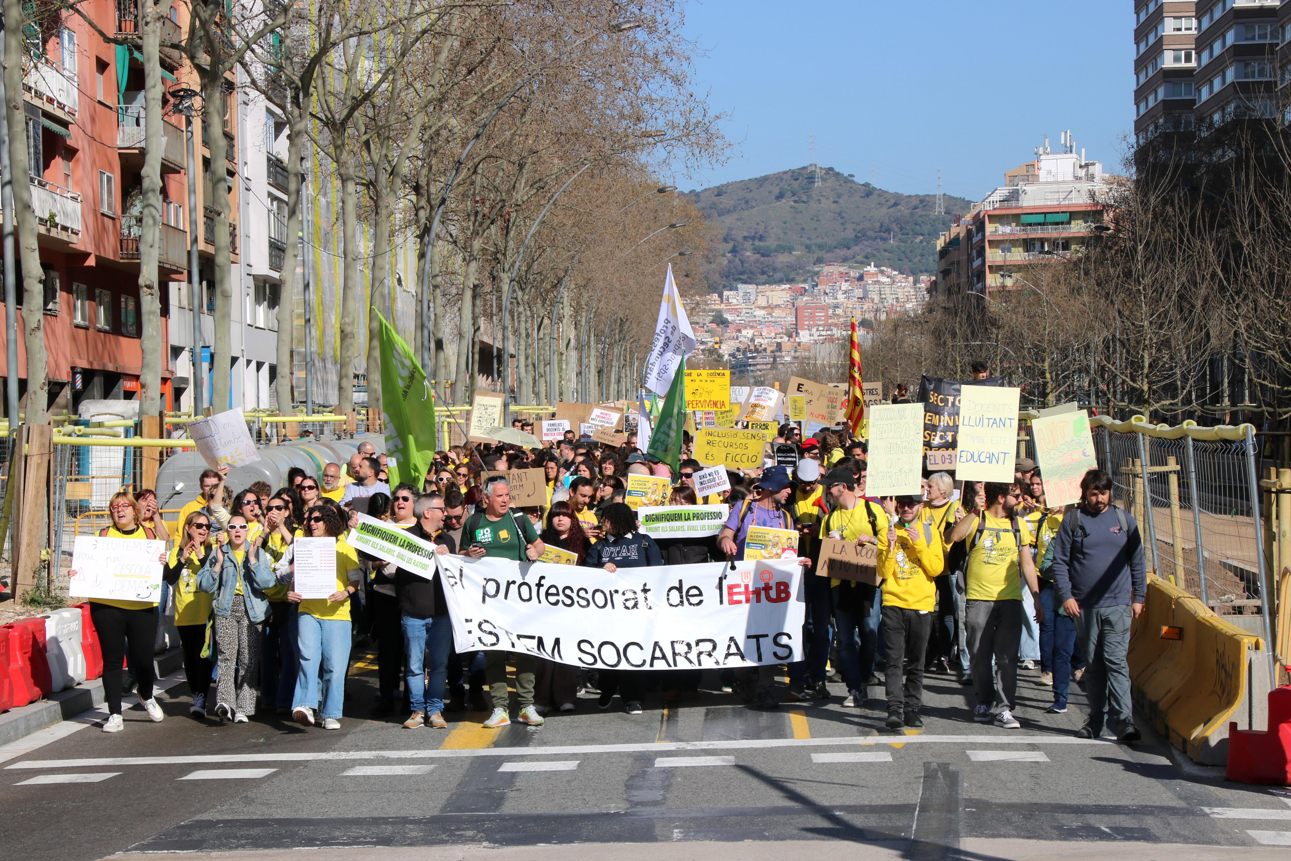 Teachers march along Avinguda Meridiana in Barcelona