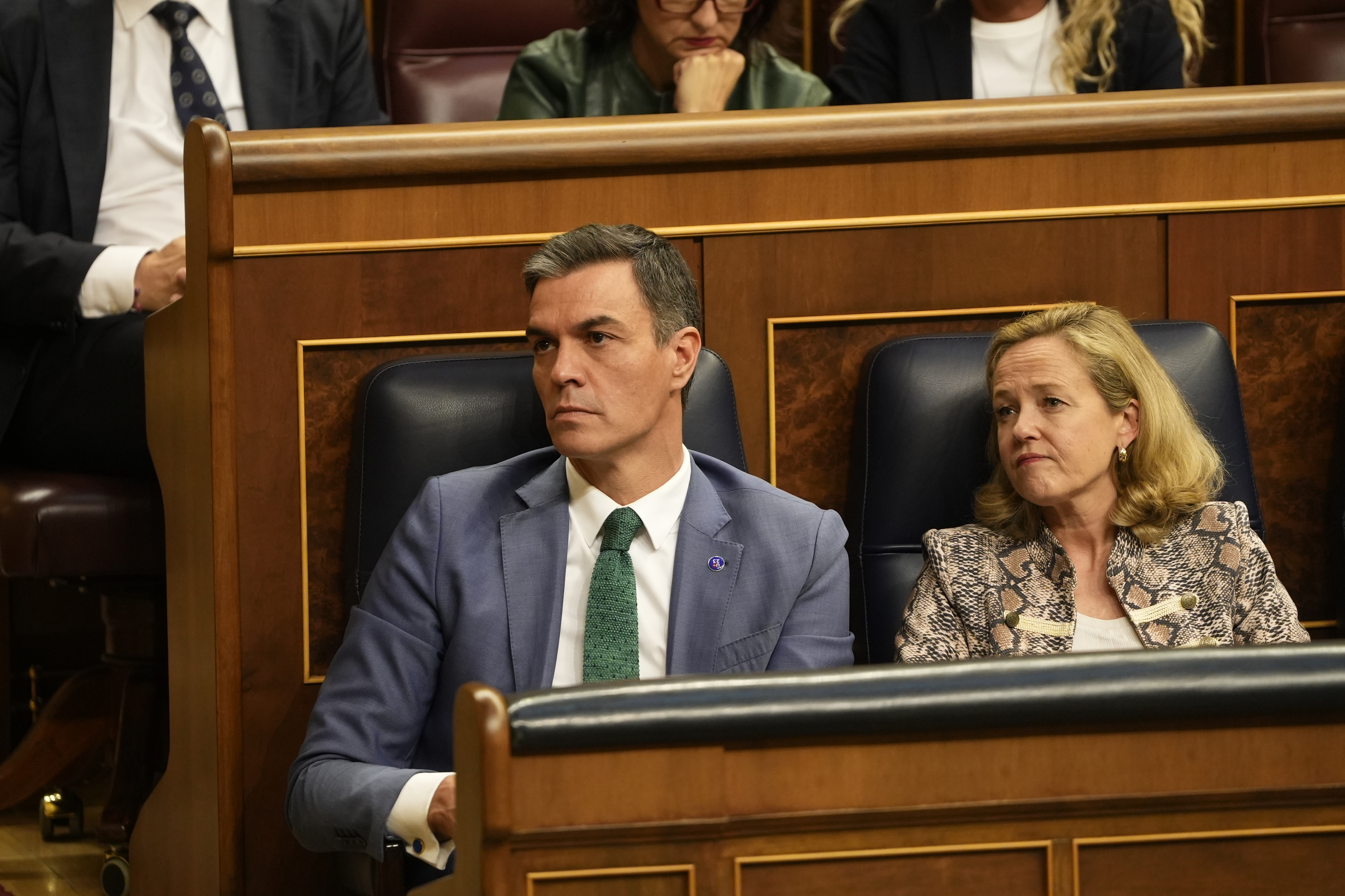 Acting Spanish PM Pedro Sánchez and his deputy Nadia Calviño listen to PP leader Alberto Núñez Feijóo's speech