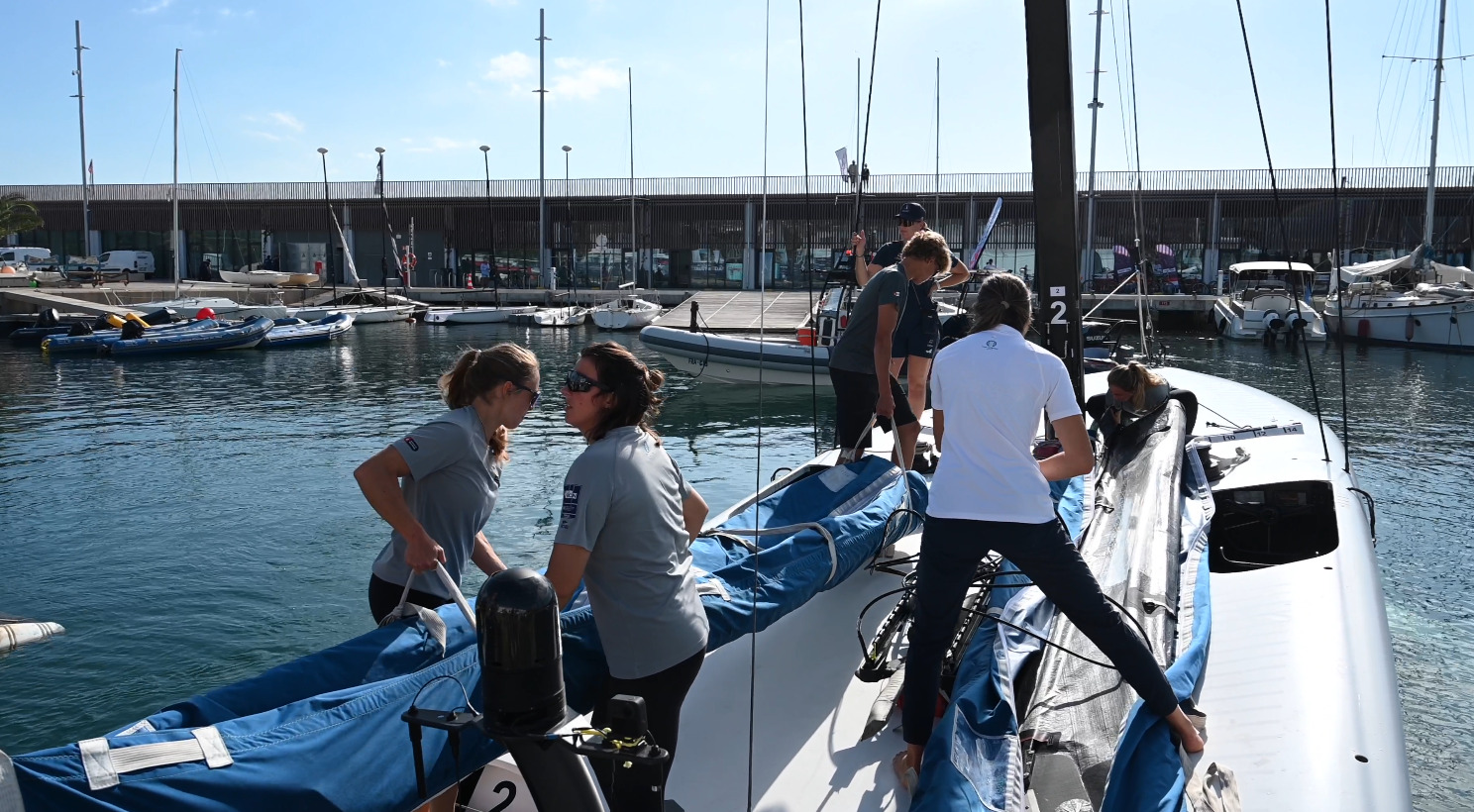 Sail Team BCN preparing the boat to train in the ocean