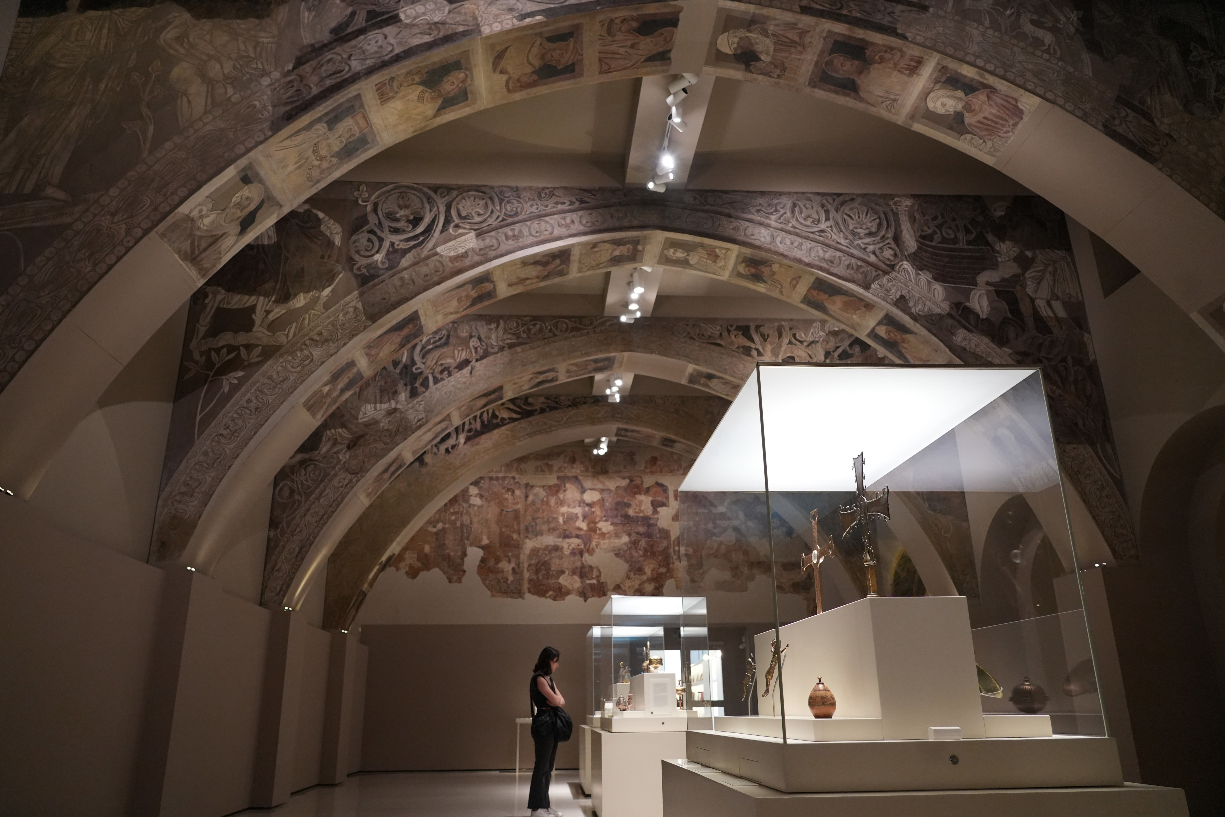 The Medieval Romanesque paintings from Sixena in the Catalan National Museum