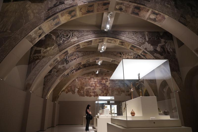 The Medieval Romanesque paintings from Sixena in the Catalan National Museum