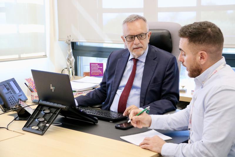 Manel del Castillo working in his office