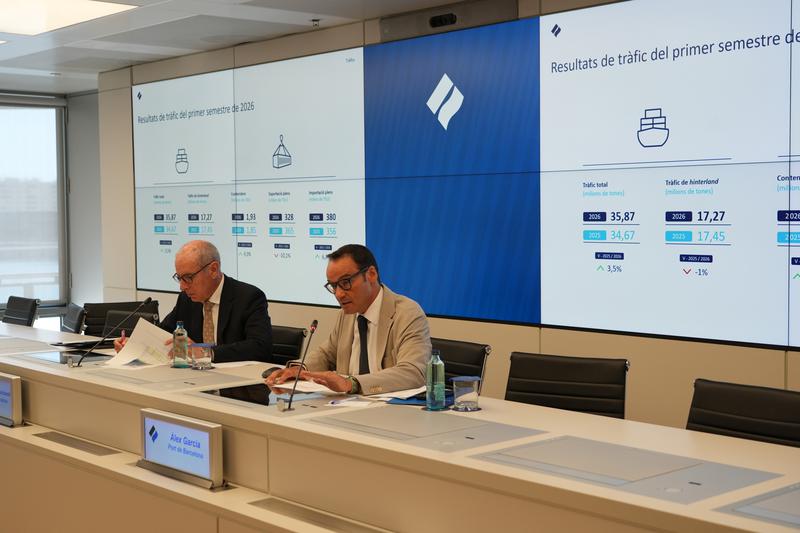 The president of the Port of Barcelona, José Alberto Carbonell, and the general director, Àlex Garcia, during the presentation of the traffic results and the projects launched during the first half of 2026
