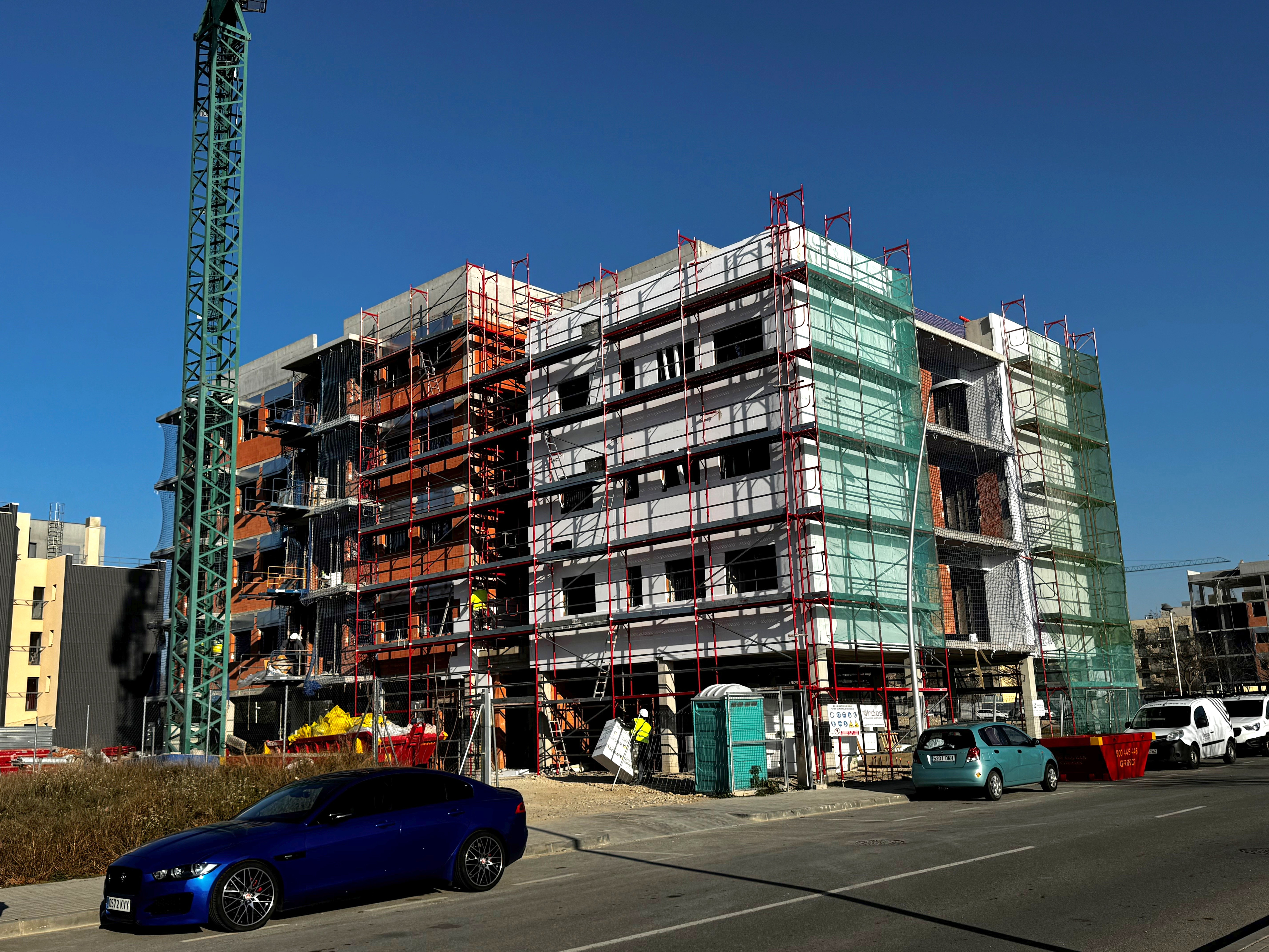 A new apartment building being constructed in Lleida