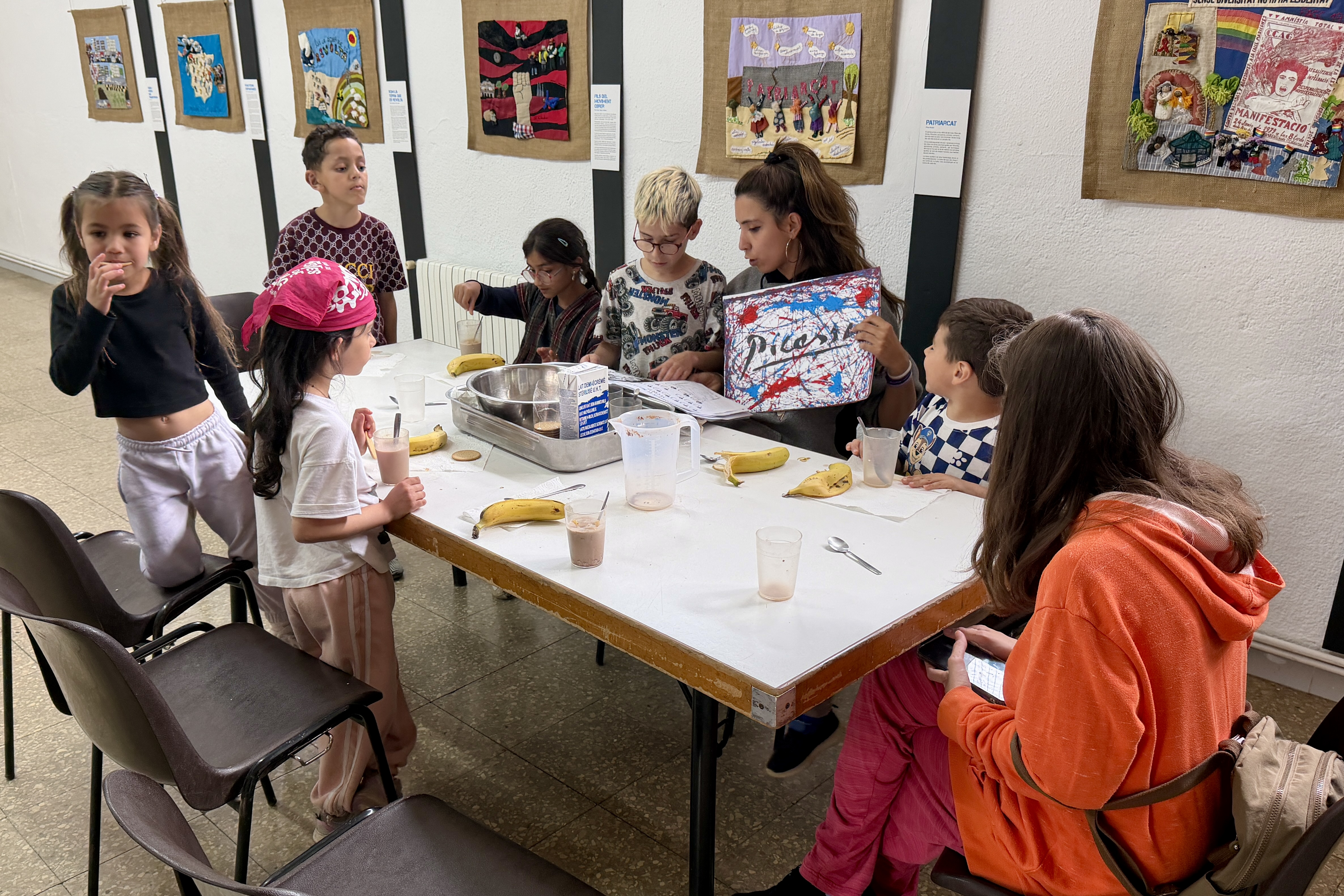 Children have an afternoon snack at the Ateneu Sant Roc Foundation in Badalona
