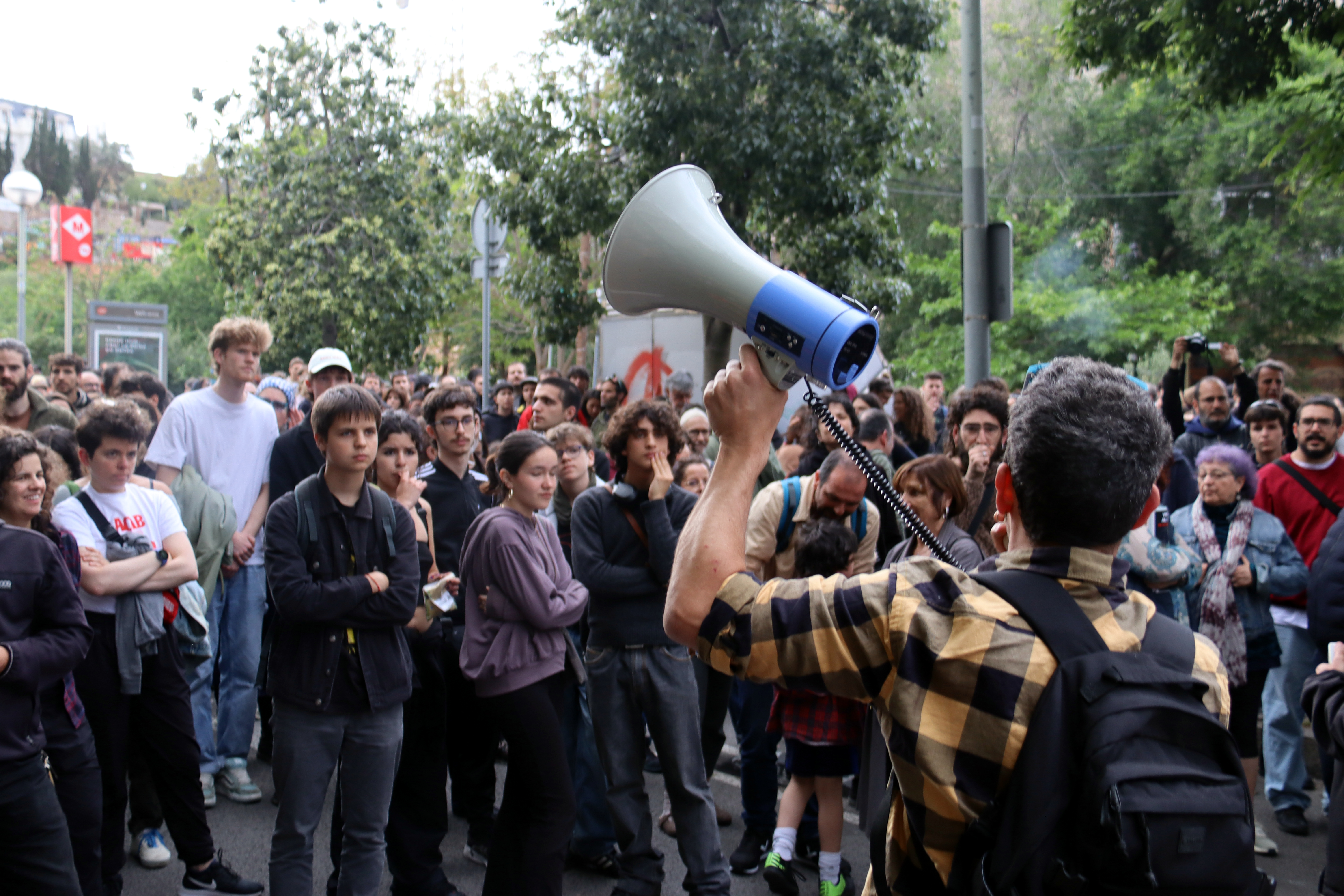 Manifestació a Vallcarca pel desallotjament de l'assentament.