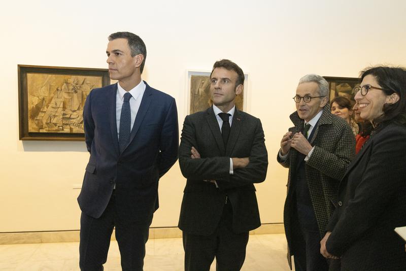 Spanish Prime Minister Pedro Sánchez and French President Emmanuel Macron visited the Picasso Museum in Barcelona