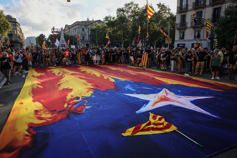 A large pro-independence Catalan flag during the National Day 2022 protest