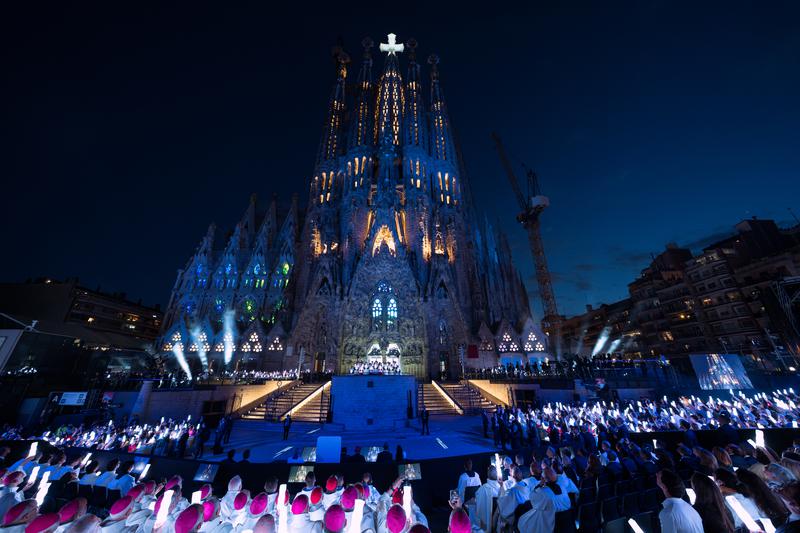 The Nativity facade of the Sagrada Família, at the time of the inauguration show of the Tower of Jesus