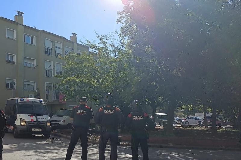 Mossos officers in Girona's Font de la Pólvora neighborhood