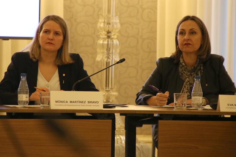 Catalan minister Mònica Martínez and Eva Menor at the Palau de Pedralbes migrant regularisation summit