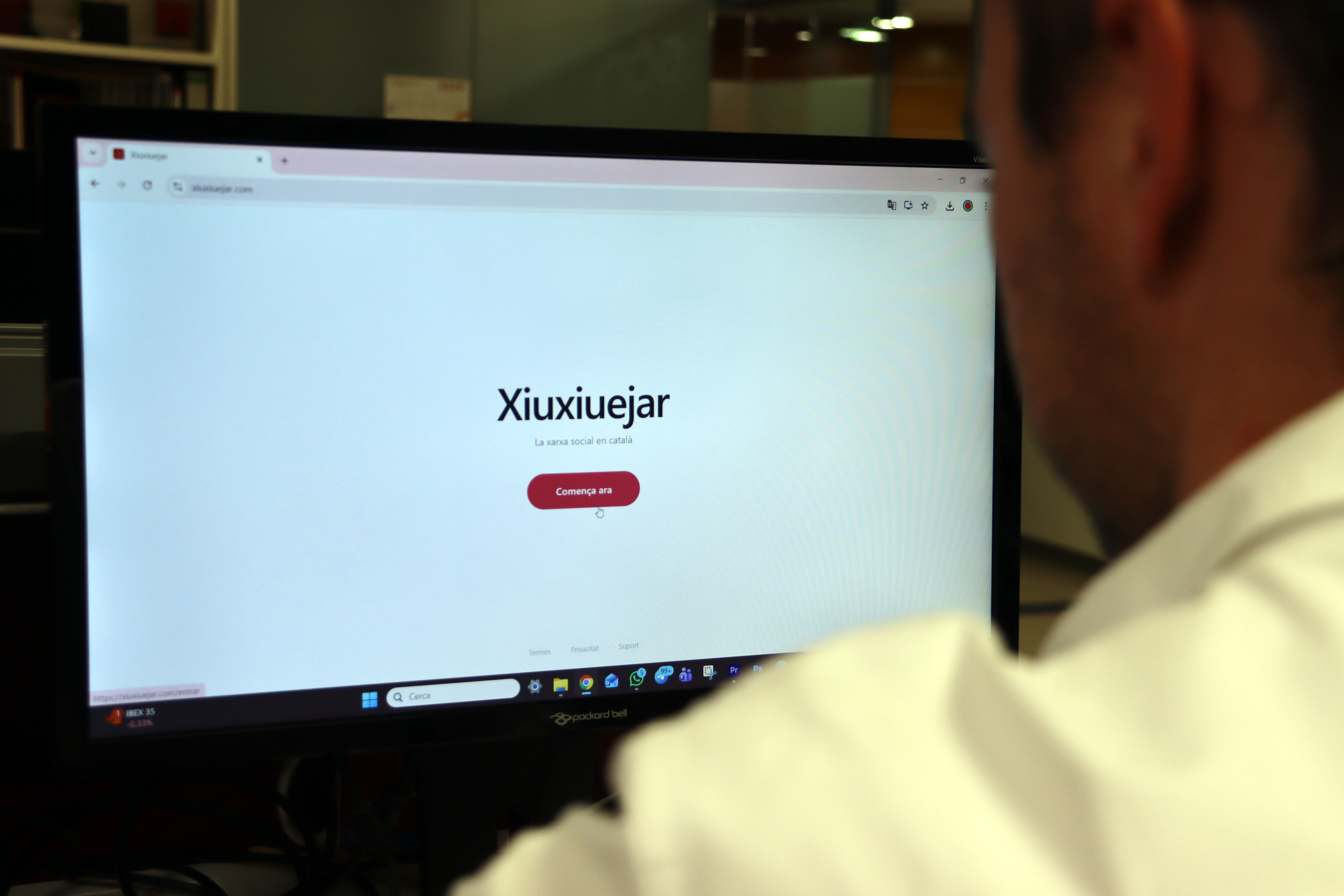 A user logs in to Xiuxiuejar.com